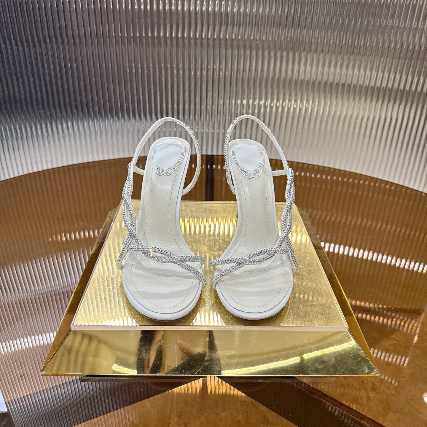 Stylish Crystal Heel Pumps: CATERINA’s Viper-inspired design with dazzling water drills.