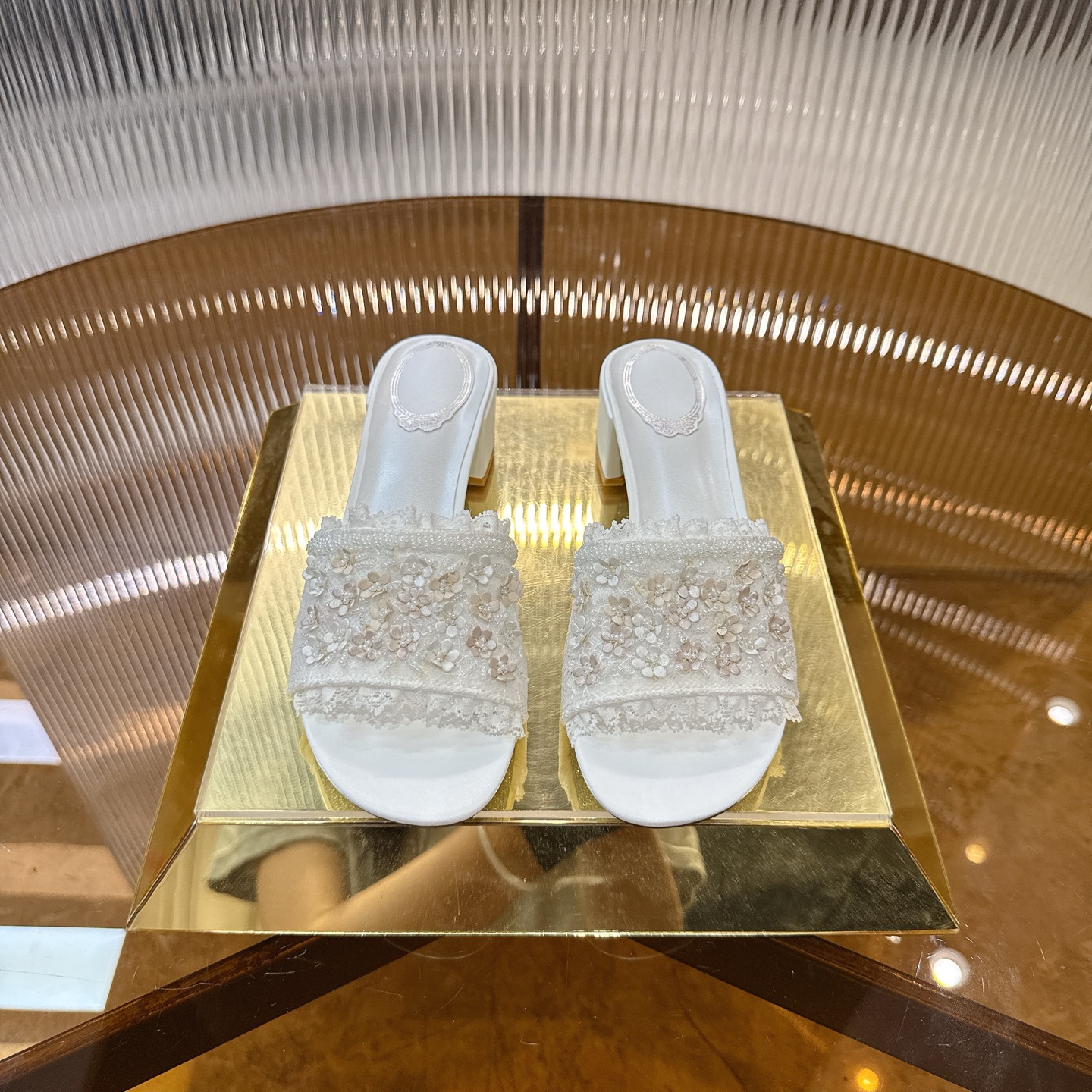 NO:725435,Top version | 2026 Renee Jovela floral series, original production, pure handmade 1:1 jasmine sheepskin flower arrangement shoe body, smart and elegant, unique, dreamy flower buds bloom gently, wear spring on your feet. Lined with pearlescent sheepskin, outsole is the same as the original leather outsole. Size34-43 '34.40.41.42.43 Custom-made and non-returnable' Color White, Color  Heel height: 45cm, sandals, rene caovilla, sandals, sheepskin, Leather soles19860909顶级版  | 2026芮妮乔薇拉花卉系列,原版做货,纯手工1:1打造的茉莉羊皮花朵排布鞋身,灵动飘逸,独具匠心,梦幻花蕾轻柔绽放,把春天穿在脚上 内里珠光羊皮里 大底原版一致真皮大底 Size34-43「34.40.41.42.43订做不退换」 Color白色,彩色 跟高:45cm,凉鞋,rene caovilla,sandals,sheepskin,Leather soles,Women's Shoes