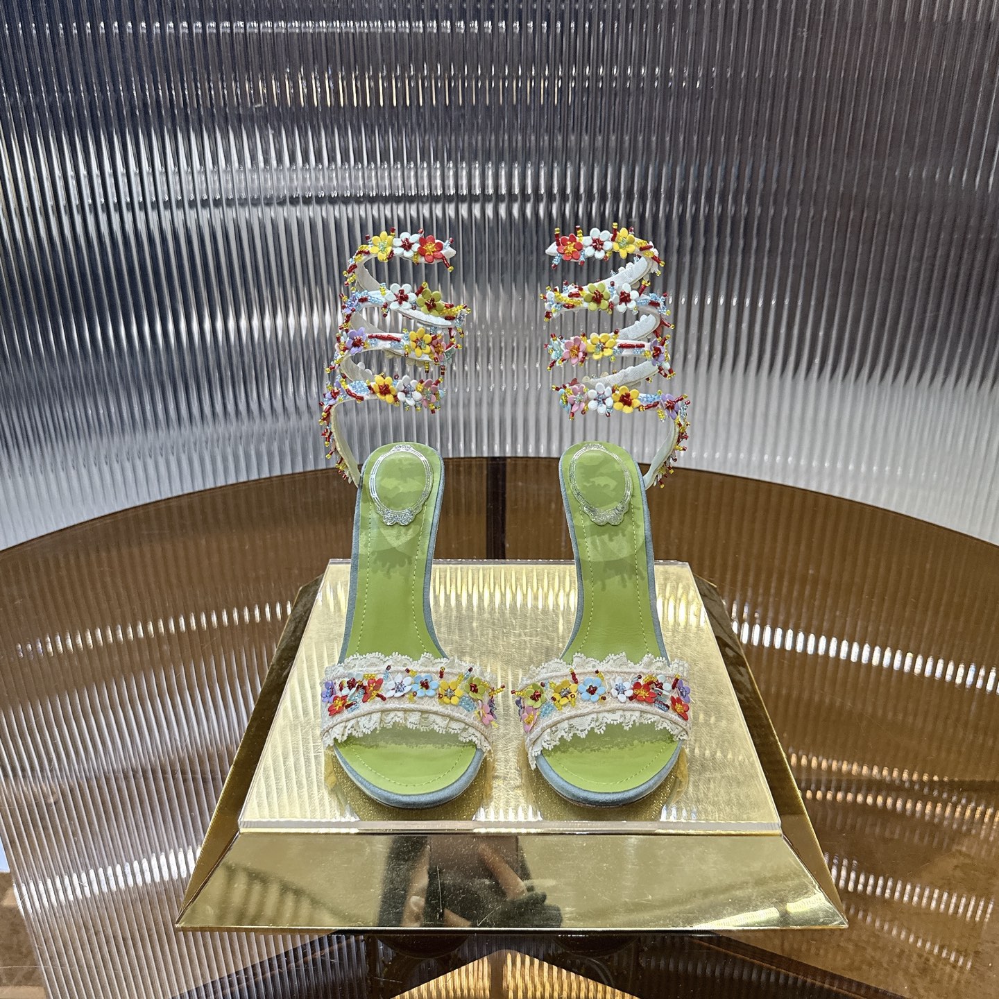 NO:725440,Top version | 2026 Renee Jovela floral series, original production, pure handmade 1:1 jasmine sheepskin flower arrangement shoe body, smart and elegant, unique, dreamy flower buds bloom gently, wear spring on your feet. Lined with pearlescent sheepskin, outsole is the same as the original leather outsole. Size34-43 '34.40.41.42.43 Custom-made and non-returnable' Color White, Color  Heel height: 9.5cm, sandals, rene caovilla, sandals, sheepskin, Leather soles19860909顶级版  | 2026芮妮乔薇拉花卉系列,原版做货,纯手工1:1打造的茉莉羊皮花朵排布鞋身,灵动飘逸,独具匠心,梦幻花蕾轻柔绽放,把春天穿在脚上 内里珠光羊皮里 大底原版一致真皮大底 Size34-43「34.40.41.42.43订做不退换」 Color白色,彩色 跟高:9.5cm,凉鞋,rene caovilla,sandals,sheepskin,Leather soles,Women's Shoes