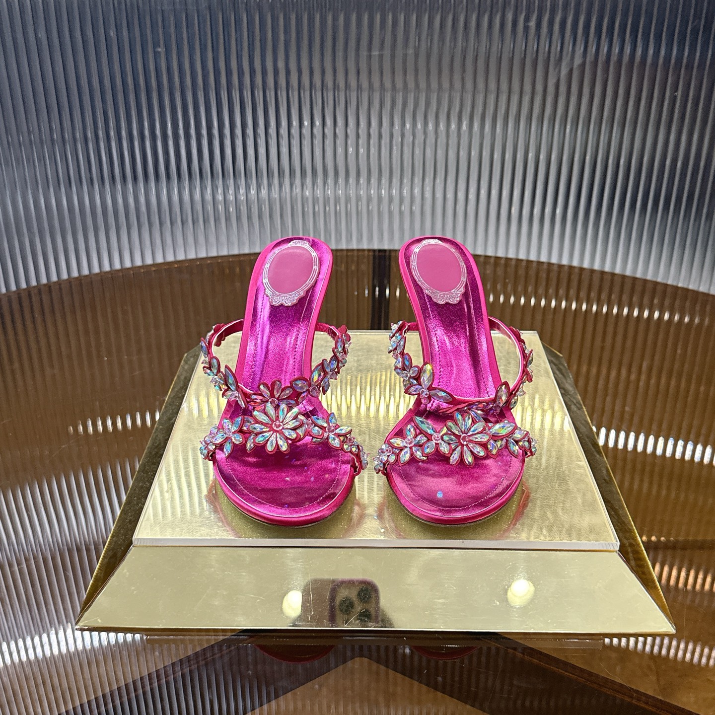 NO:725432,Top version | 2026 Renee Jovela floral series, original production, pure handmade 1:1 jasmine sheepskin flower arrangement shoe body, smart and elegant, unique, dreamy flower buds bloom softly, wear spring on your feet. Lined with pearlescent sheepskin, outsole is the same as the original leather outsole. Size34-43 '34.40.41.42.43 Custom-made, non-returnable' Color rose red  Heel height: 7.5cm, high heels, rene caovilla, high heels, sheepskin, Leather soles19860909顶级版  | 2026芮妮乔薇拉花卉系列,原版做货,纯手工1:1打造的茉莉羊皮花朵排布鞋身,灵动飘逸,独具匠心,梦幻花蕾轻柔绽放,把春天穿在脚上 内里珠光羊皮里 大底原版一致真皮大底 Size34-43「34.40.41.42.43订做不退换」 Color玫红色 跟高:7.5cm,高跟鞋,rene caovilla,high heels,sheepskin,Leather soles,Women's Shoes