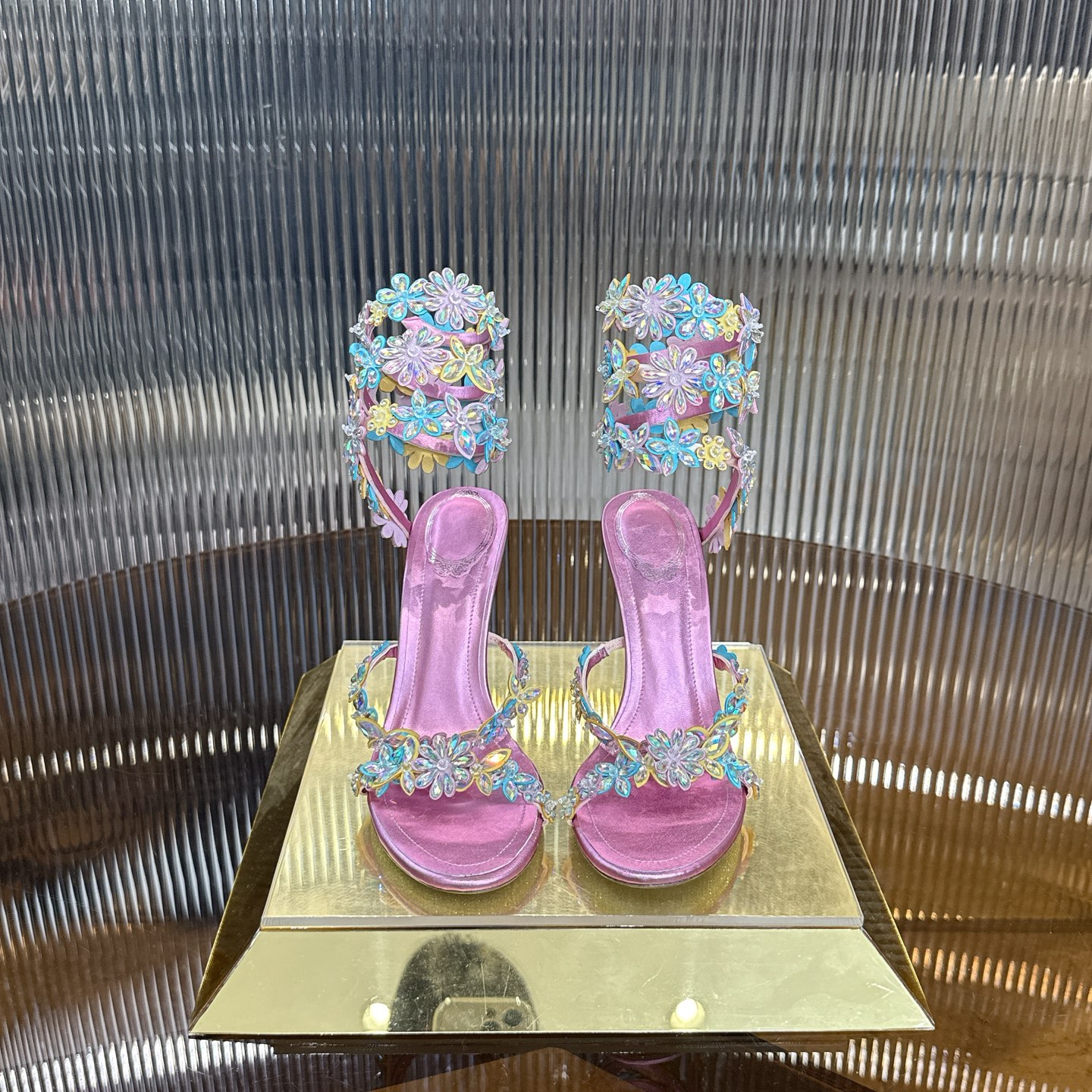 NO:760821,Top version R C | 2026s Heavy Industry RCBOUQUET butterfly flower rhinestone satin high heels ℡ Product description The layered colorful butterflies render picturesque, the blue sky freezes the romantic moment, freehand elegance and exquisite style!  Lined with grained pearlescent sheepskin, outsole is made of original shiny silver genuine leather outsole Size 34-43 '34.40.41.42.43 Customized and non-refundable' Color 8 colors Heel height about 9.5cm, high heels, high heels, sheepskin, Leather soles19860909顶级版 R C | 2026s 重工RCBOUQUET 蝴蝶花朵水钻缎面高跟鞋℡ 商品描述层叠错落的彩色蝴蝶渲染如画,蔚蓝的天空定格此刻浪漫,写意优雅精致格调！ 内里粒面珠光羊皮里 大底原版一致闪银真皮大底 Size34-43「34.40.41.42.43订做不退换」 Color8个配色 跟高约9.5cm,高跟鞋,high heels,sheepskin,Leather soles,Women's Shoes