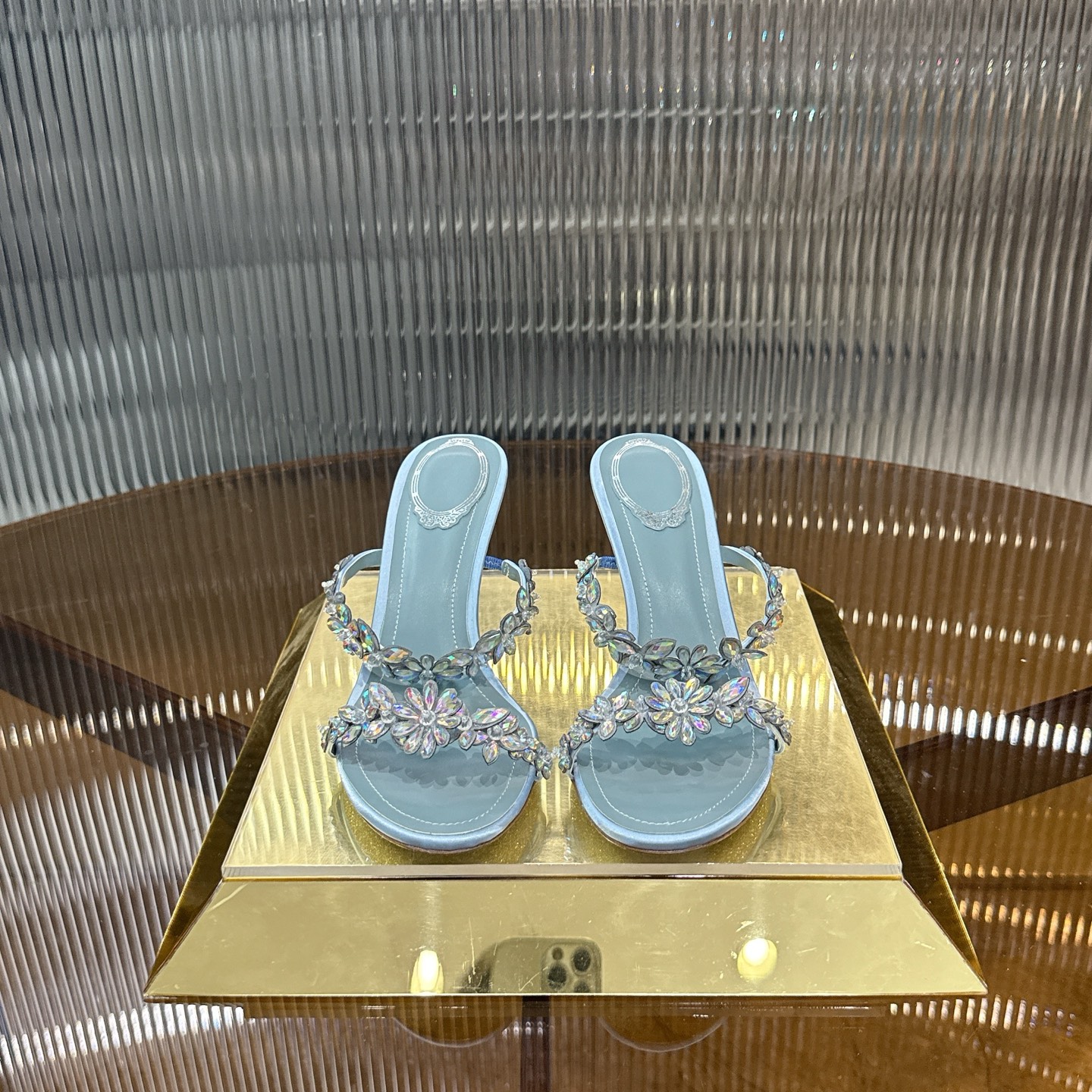 NO:888211,Top version R C | 2026s Heavy Industry RCBOUQUET butterfly flower rhinestone satin high heels ℡ Product description The layered colorful butterflies render picturesque, the blue sky freezes the romantic moment, freehand elegance and exquisite style!  Lined with grained pearlescent sheepskin, the outsole is made of original shiny silver leather outsole Size 34-43 '34.40.41.42.43 Customized and non-refundable' Color 2 colors Heel height about 7.5cm, high heels, high heels, sheepskin, Leather soles19860909顶级版 R C | 2026s 重工RCBOUQUET 蝴蝶花朵水钻缎面高跟鞋℡ 商品描述层叠错落的彩色蝴蝶渲染如画,蔚蓝的天空定格此刻浪漫,写意优雅精致格调！ 内里粒面珠光羊皮里 大底原版一致闪银真皮大底 Size34-43「34.40.41.42.43订做不退换」 Color2个配色 跟高约7.5cm,高跟鞋,high heels,sheepskin,Leather soles,Women's Shoes