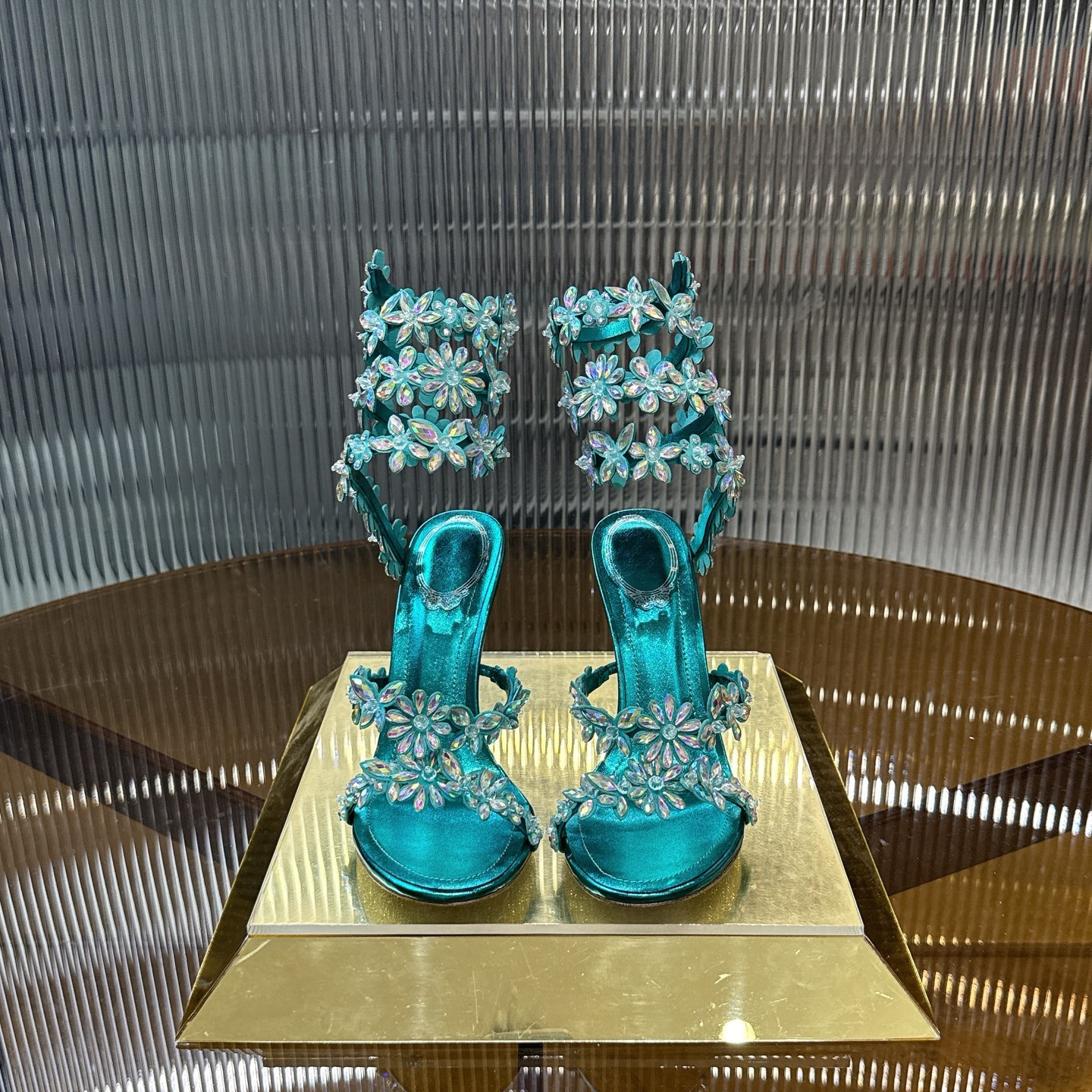 NO:888219,Top version R C | 2026s Heavy Industry RCBOUQUET butterfly flower rhinestone satin high heels ℡ Product description The layered colorful butterflies render picturesque, the blue sky freezes the romantic moment, freehand elegance and exquisite style!  Lined with grained pearlescent sheepskin, outsole is made of original shiny silver genuine leather outsole Size 34-43 '34.40.41.42.43 Customized and non-returnable' Color 7 colors Heel height about 10cm, high heels, high heels, sheepskin, Leather soles19860909顶级版 R C | 2026s 重工RCBOUQUET 蝴蝶花朵水钻缎面高跟鞋℡ 商品描述层叠错落的彩色蝴蝶渲染如画,蔚蓝的天空定格此刻浪漫,写意优雅精致格调！ 内里粒面珠光羊皮里 大底原版一致闪银真皮大底 Size34-43「34.40.41.42.43订做不退换」 Color7个配色 跟高约10cm,高跟鞋,high heels,sheepskin,Leather soles,Women's Shoes