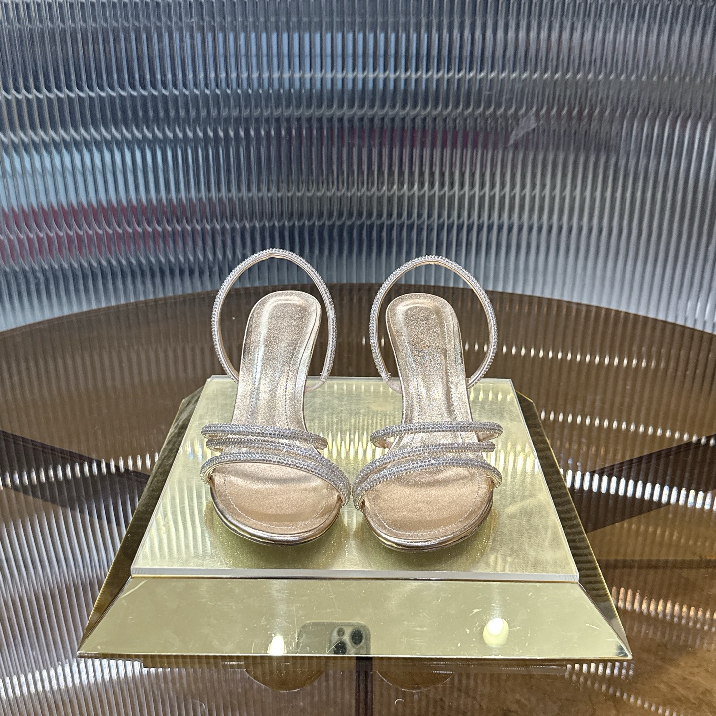 NO:905741,Top version R C | 2026 spring and summer new s classic rhinestone popular CLEO series, rhinestone wrapped anklets, stiletto sandals and slippers~ Exquisite ergonomic design, perfectly conforms to the shape of the foot, highlighting beauty and taking into account comfort. Grained pearlescent sheepskin lining inside, original leather outsole Size 34-43 '34.40.41.42.43 custom-made, non-returnable' Color 7 colors  Heel height is about 7.5cm, high heels, sandals, high heels, slippers, sheepskin, Leather soles19860909顶级版 R C | 2026春夏新款s 经典水钻爆红CLEO系列,水钻缠绕脚环细高跟凉鞋拖鞋～ 精致的人体工学设计,完美服帖脚形,凸显美感并兼顾舒适度 内里粒面珠光羊皮里 大底原版一致真皮大底 Size34-43「34.40.41.42.43订做不退换」 Color 7个配色 跟高约7.5cm,高跟鞋,sandals,high heels,slippers,sheepskin,Leather soles,Women's Shoes