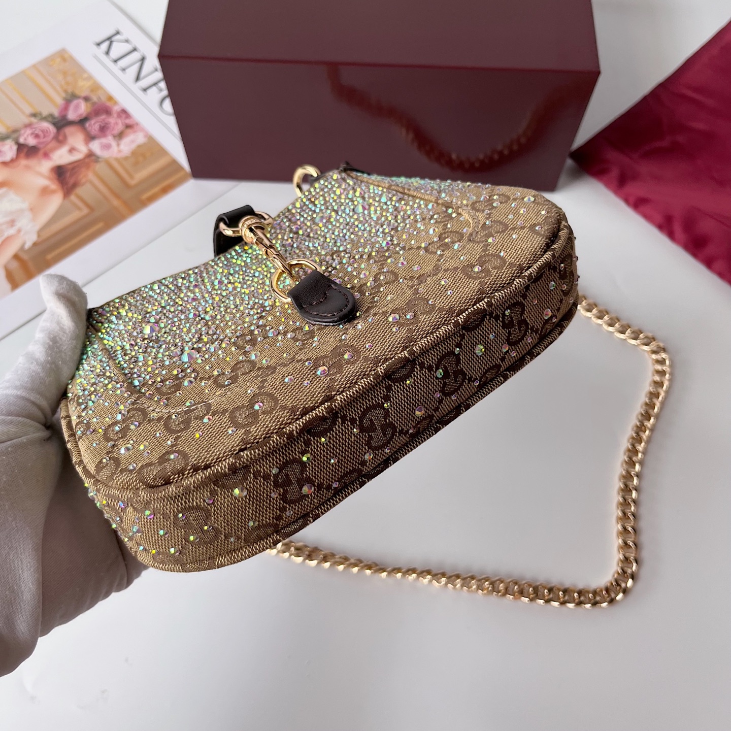 GJackie Notte迷你肩背包 - ブランドの自信を表現する新しい手袋