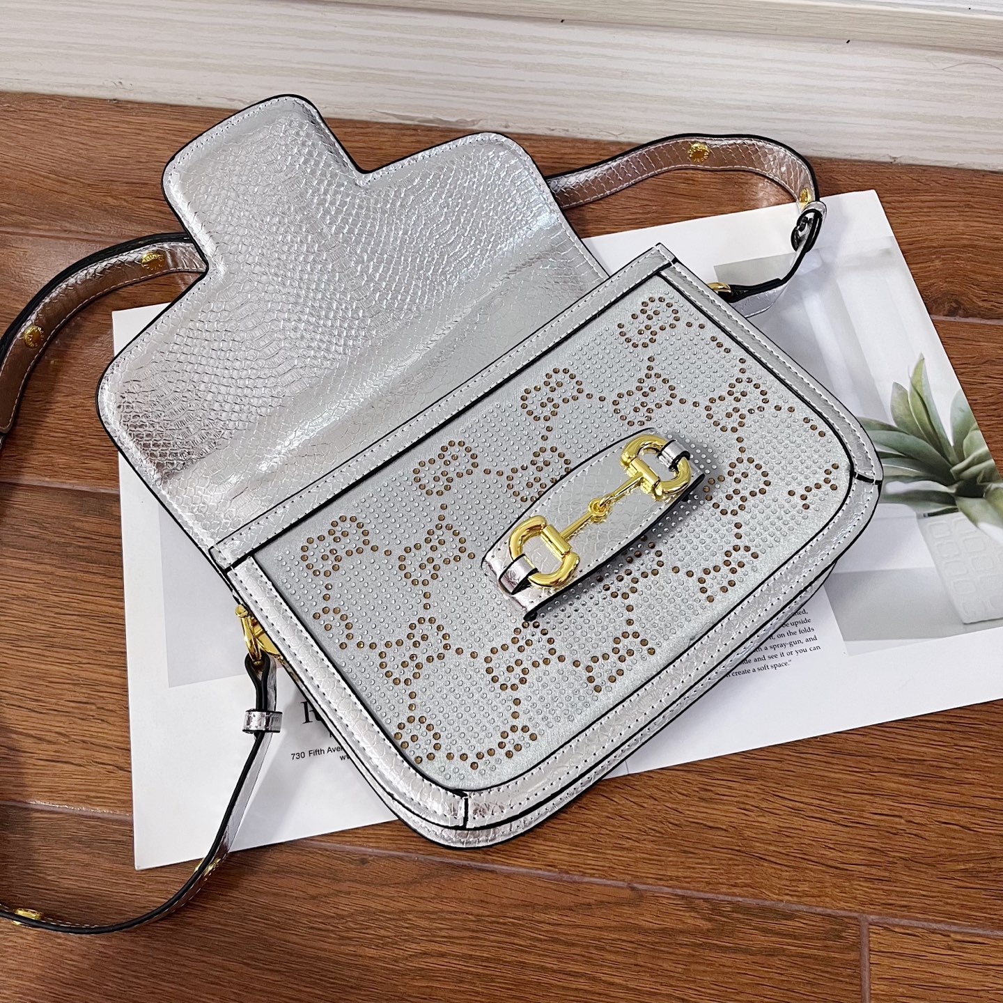 GUCCI古驰 经典马鞍包 鮮やかなデザインと復古要素