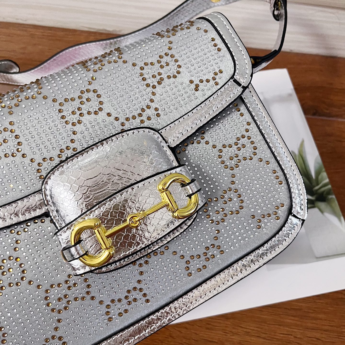 GUCCI古驰 经典马鞍包 鮮やかなデザインと復古要素