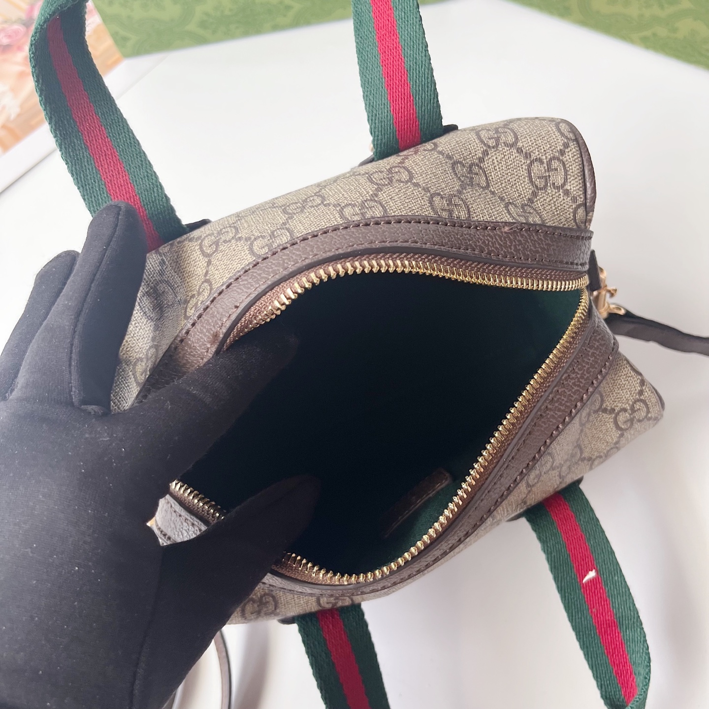 GGミニ手袋 - クラシックな旅行デザインと現代的なスタイル