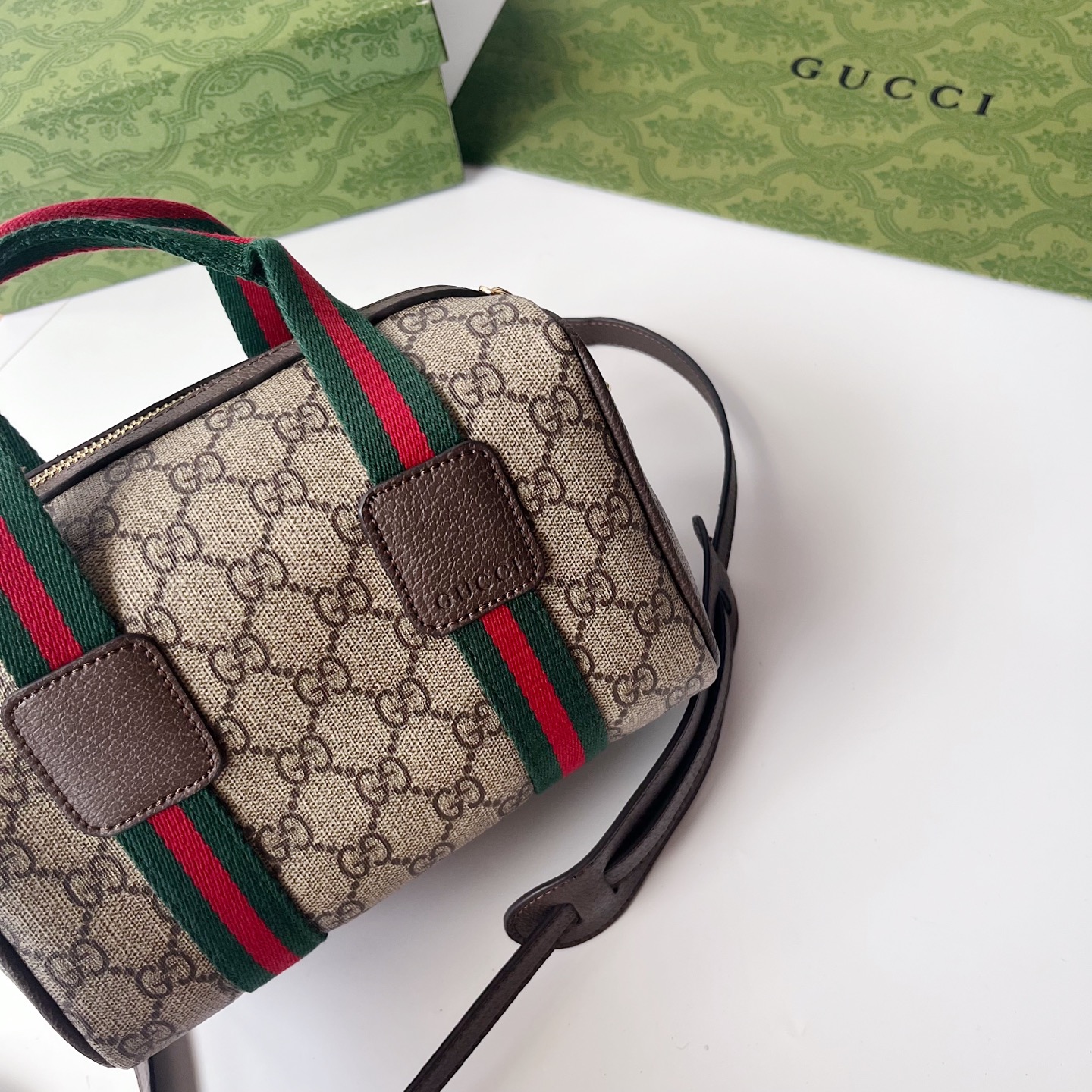 GGミニ手袋 - クラシックな旅行デザインと現代的なスタイル