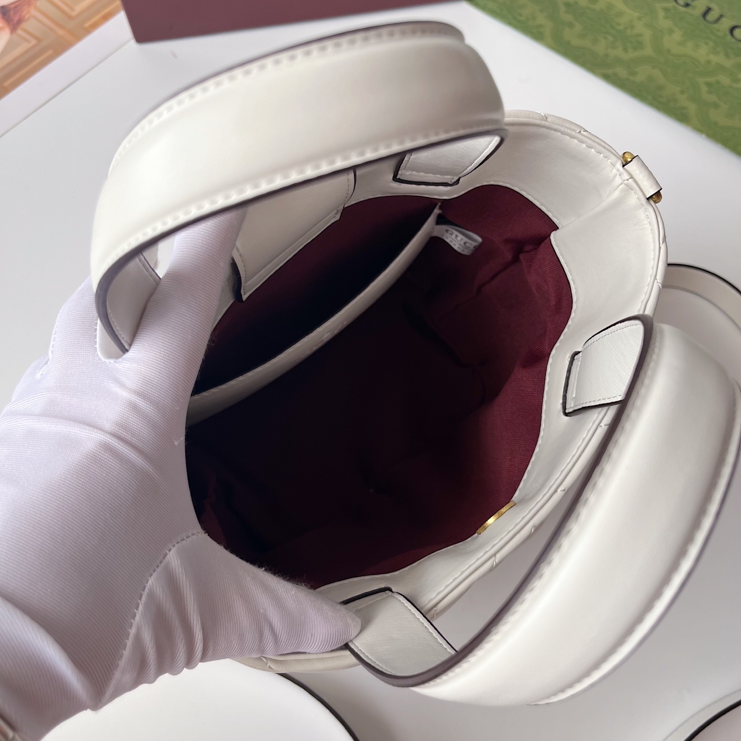 Gucci Marmont 小号肩背包 - 柔らかい皮革と魅力的なデザイン