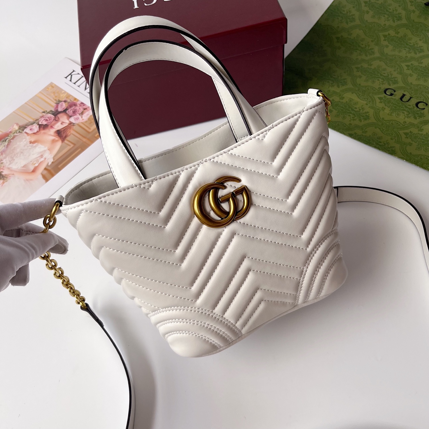 Gucci Marmont 小号肩背包 - 柔らかい皮革と魅力的なデザイン