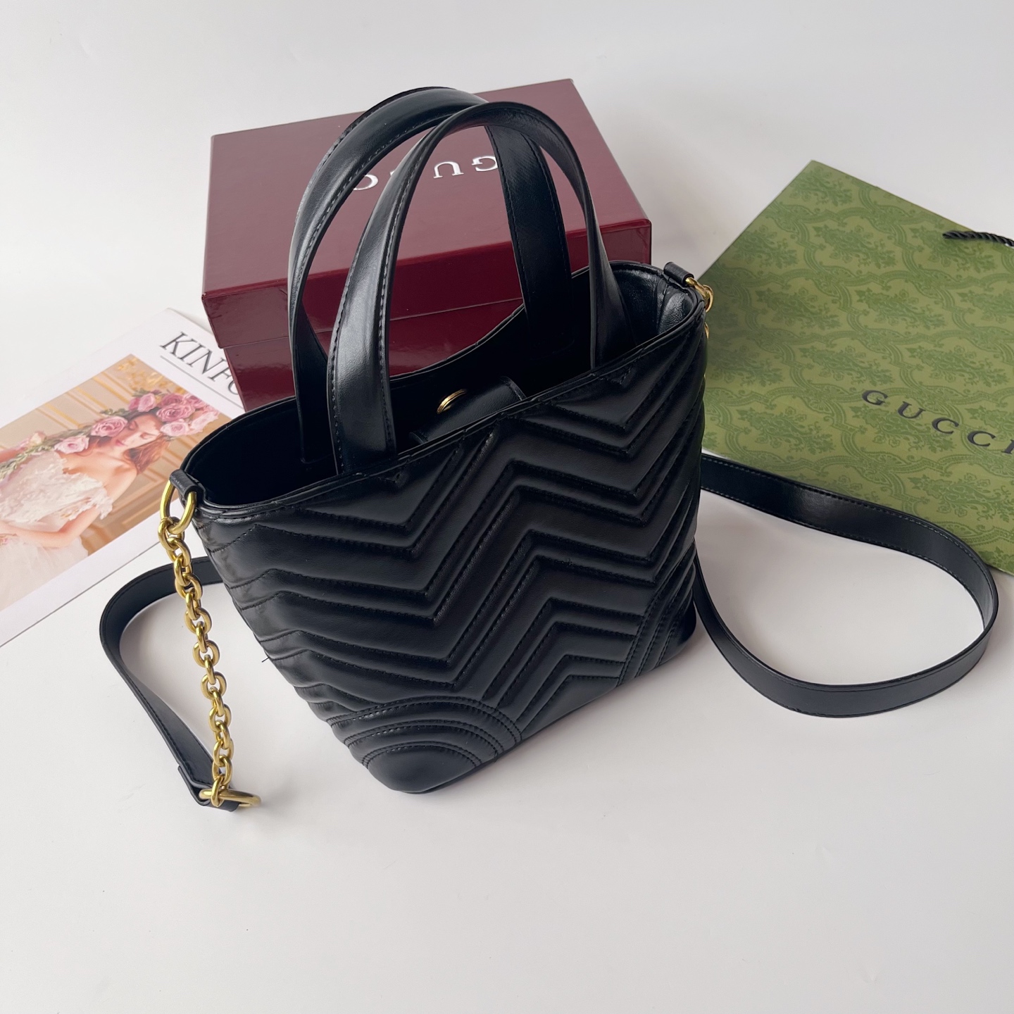 Gucci Marmont シリーズ小号肩背包 - 柔らかなレザーとダブルGデザイン