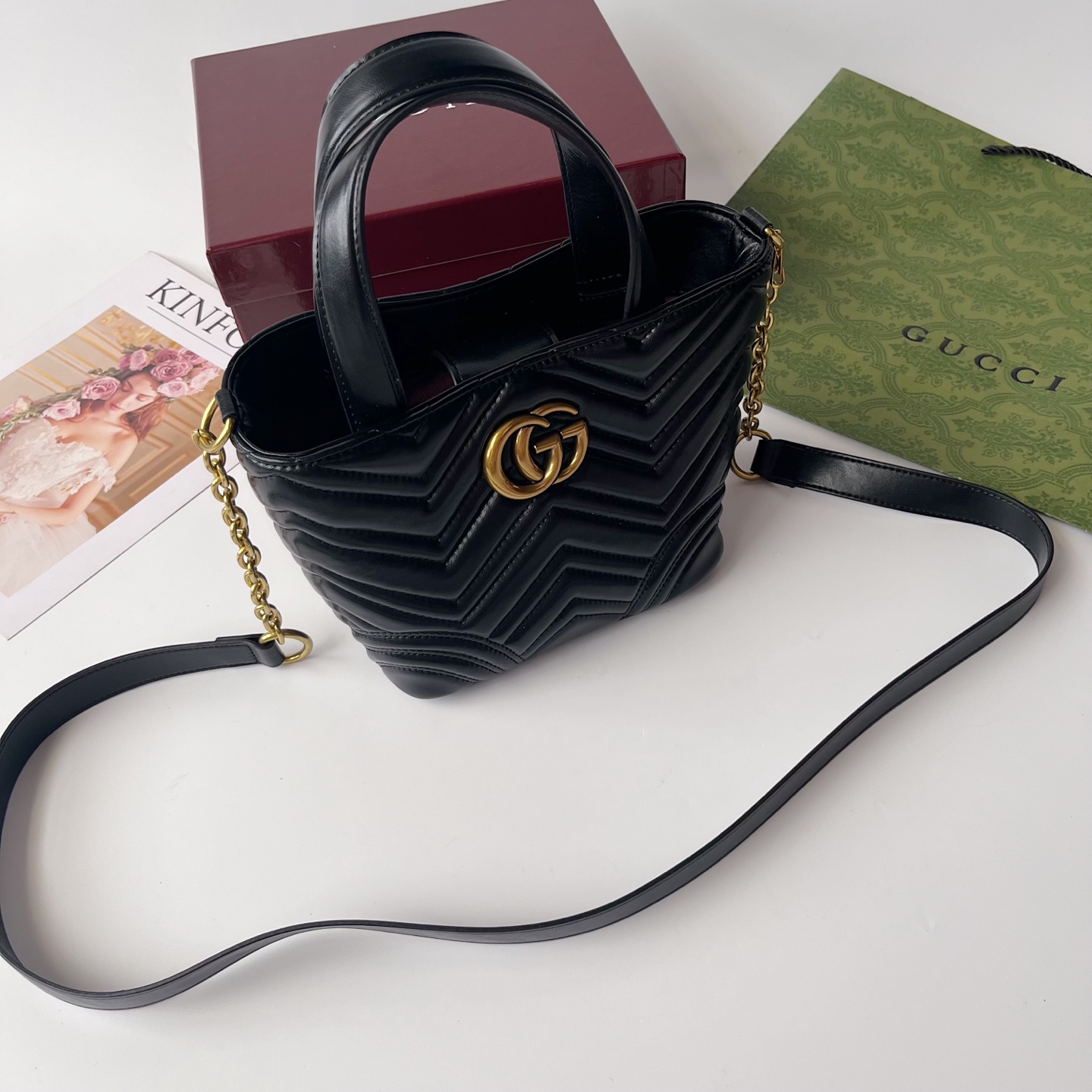 Gucci Marmont シリーズ小号肩背包 - 柔らかなレザーとダブルGデザイン