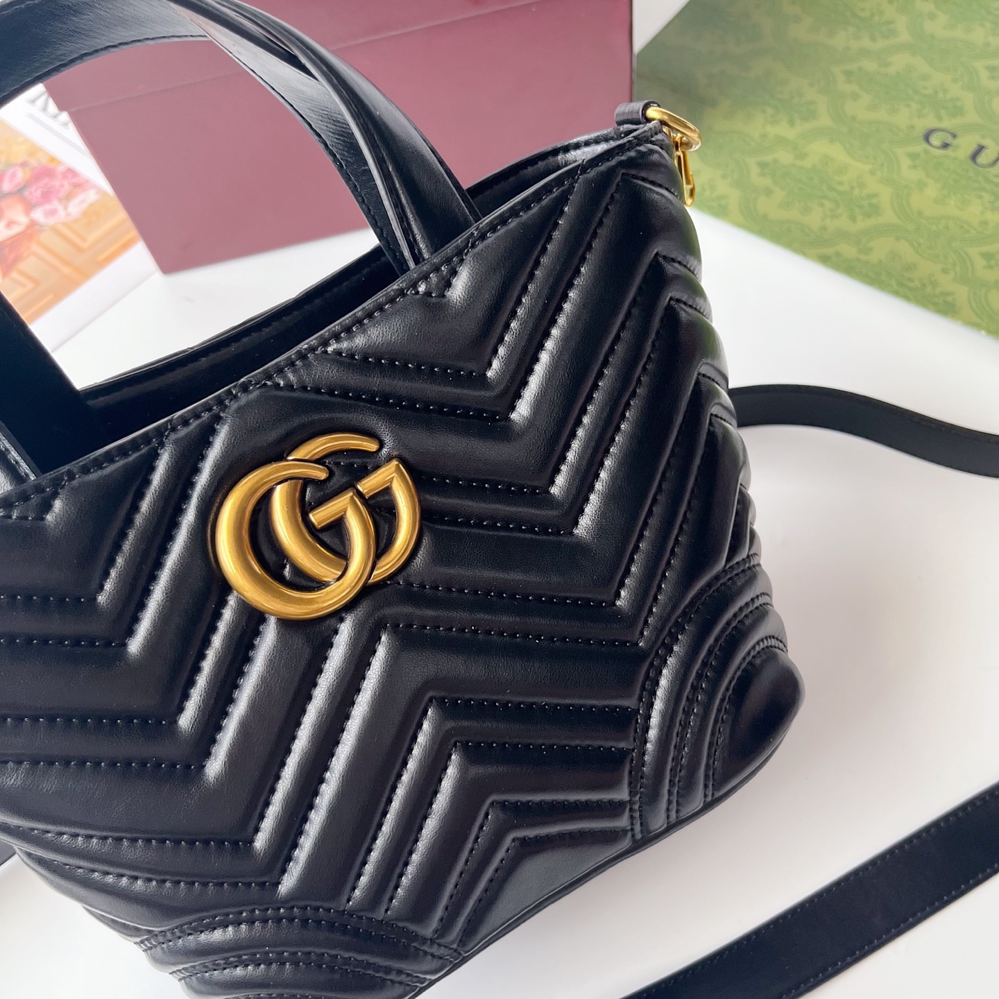 Gucci Marmont シリーズ小号肩背包 - 柔らかなレザーとダブルGデザイン