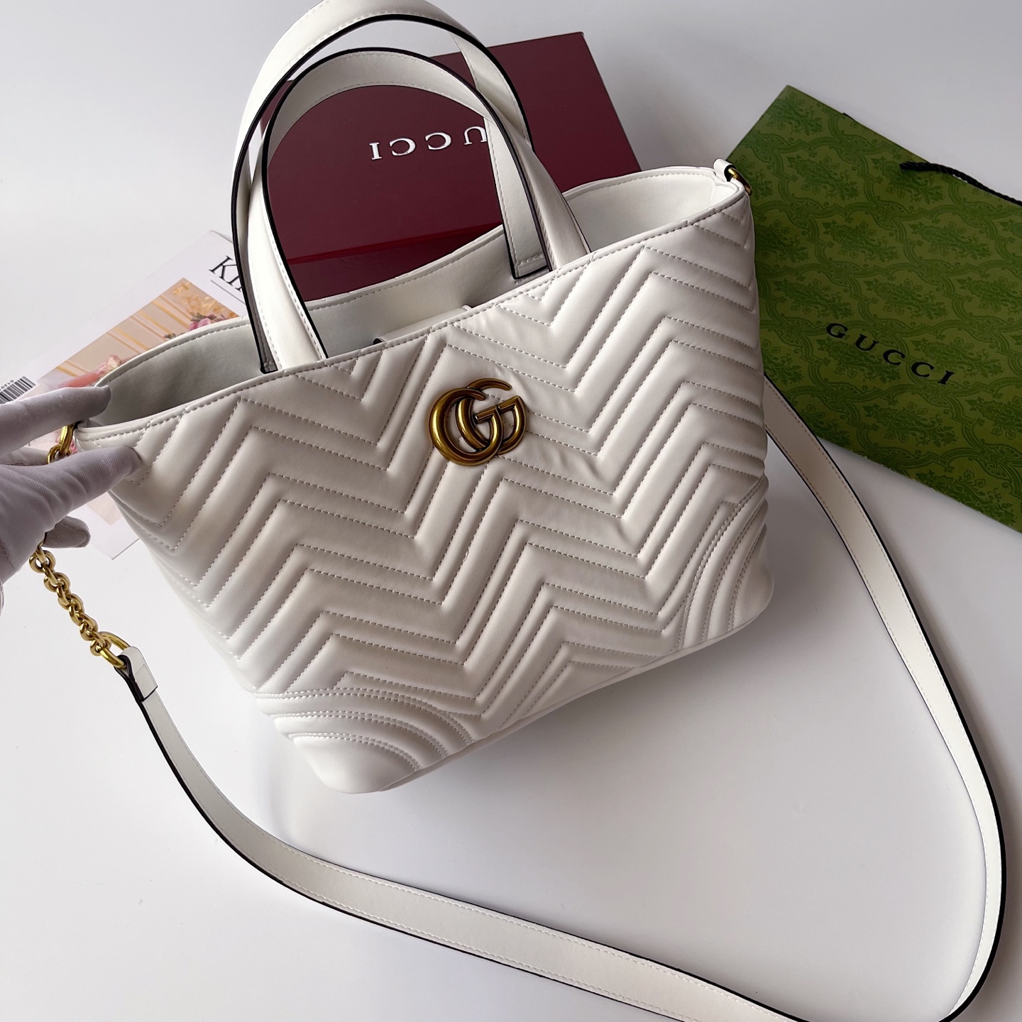 GUCCI Marmontシリーズ小号肩背包 - 柔らかい皮革とダブルGモチーフ