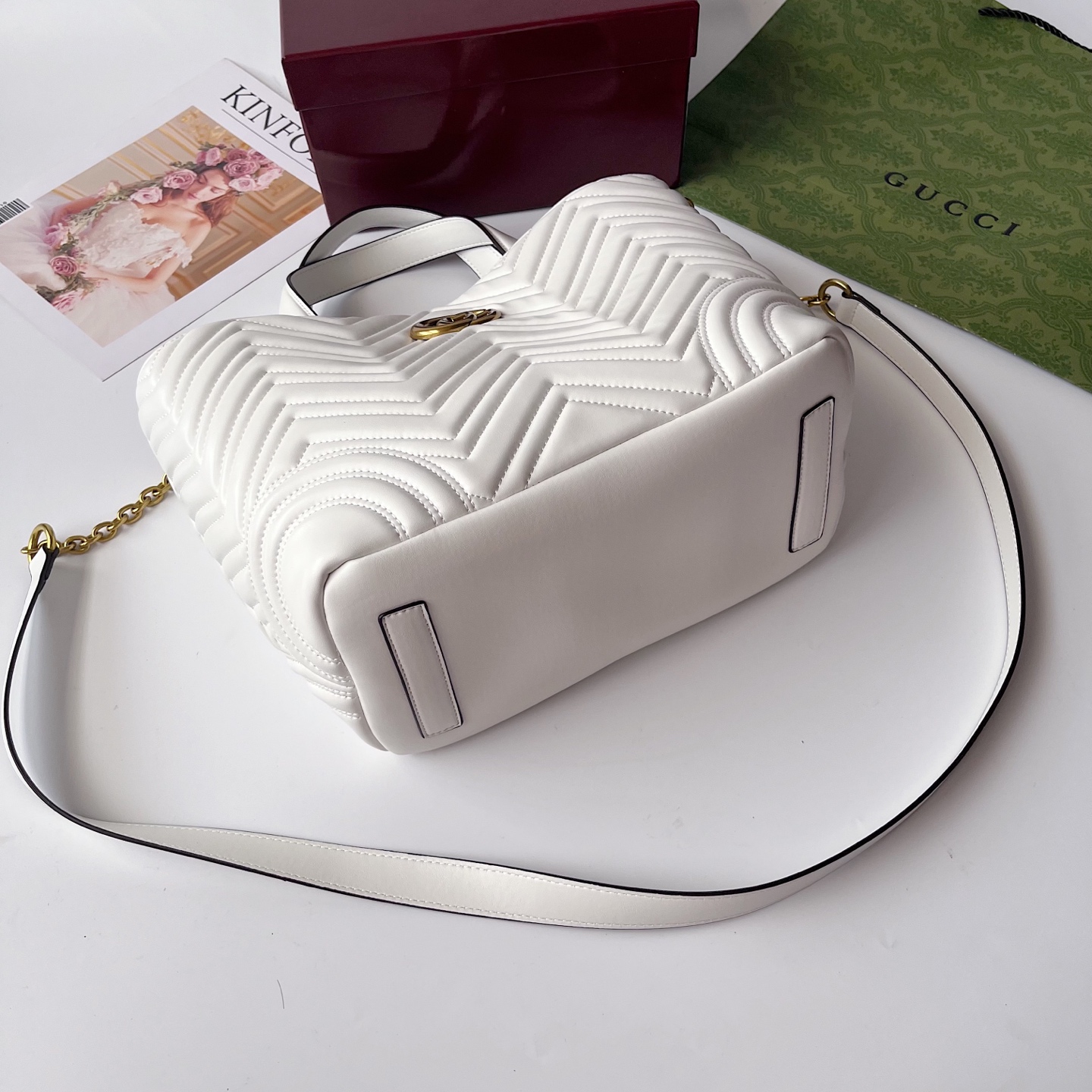 GUCCI Marmontシリーズ小号肩背包 - 柔らかい皮革とダブルGモチーフ