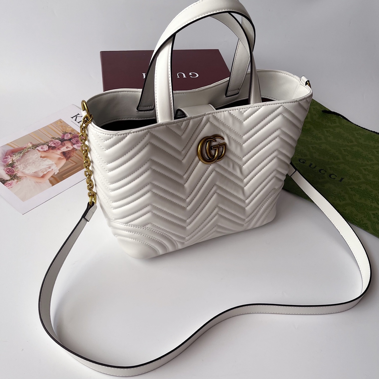 GUCCI Marmontシリーズ小号肩背包 - 柔らかい皮革とダブルGモチーフ