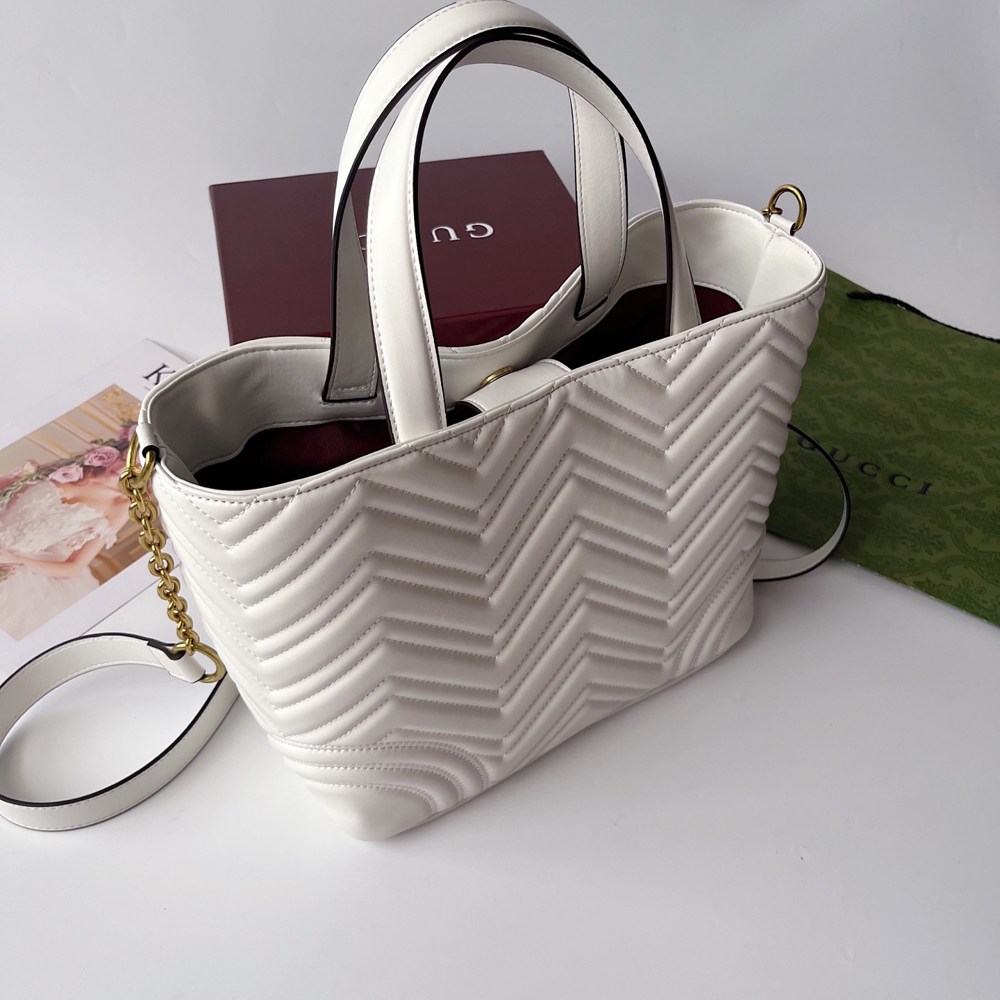 GUCCI Marmontシリーズ小号肩背包 - 柔らかい皮革とダブルGモチーフ