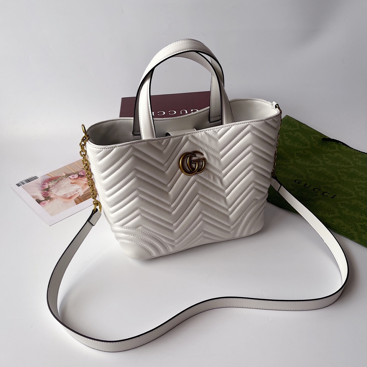 GUCCI Marmontシリーズ小号肩背包 - 柔らかい皮革とダブルGモチーフ