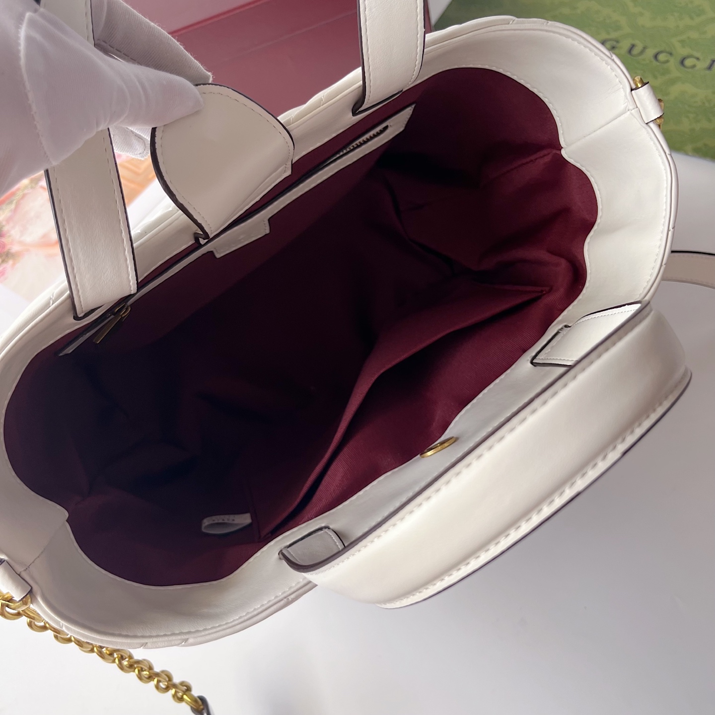 GUCCI Marmontシリーズ小号肩背包 - 柔らかい皮革とダブルGモチーフ