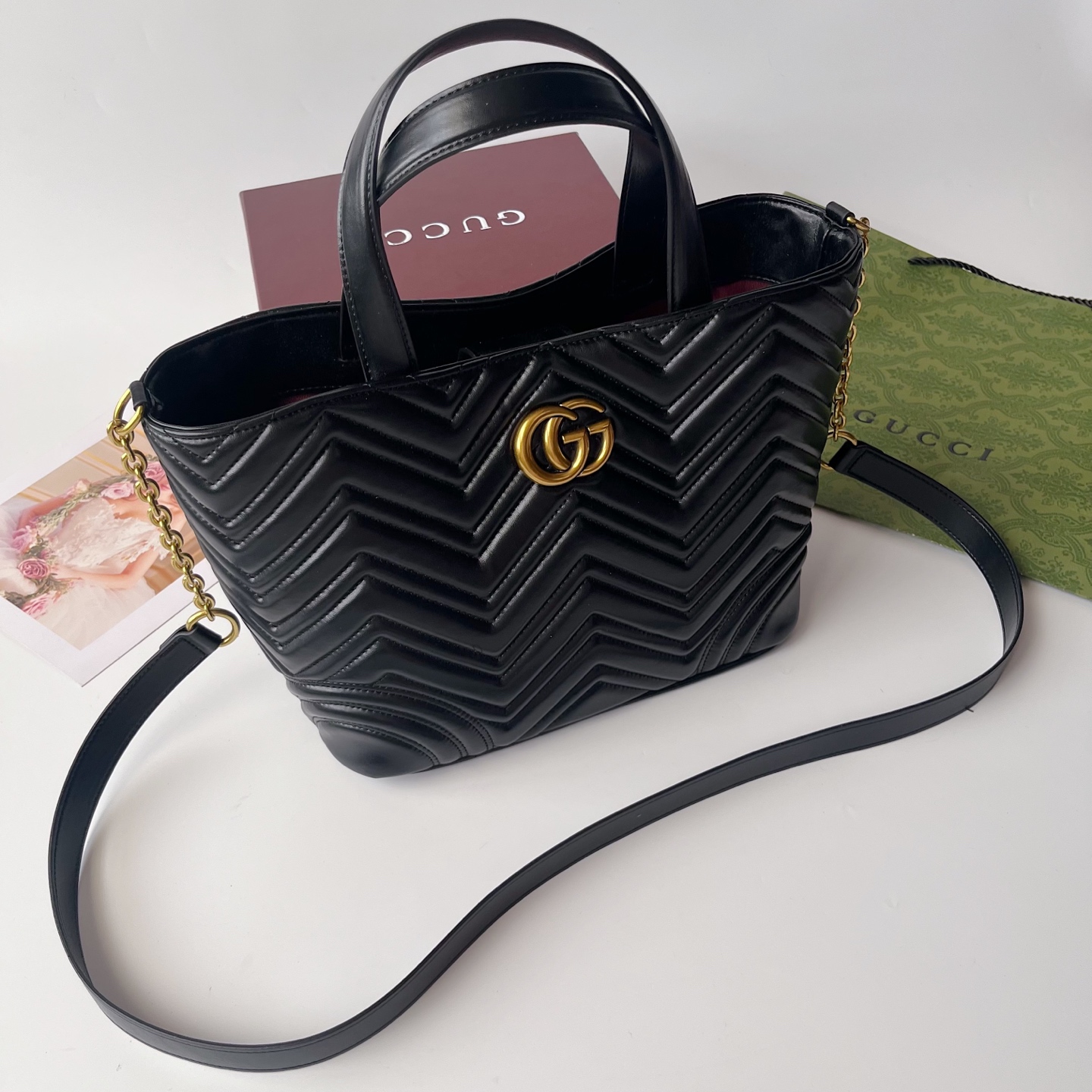 Gucci Marmont小号肩背包 - 柔らかなレザーと優雅なデザイン