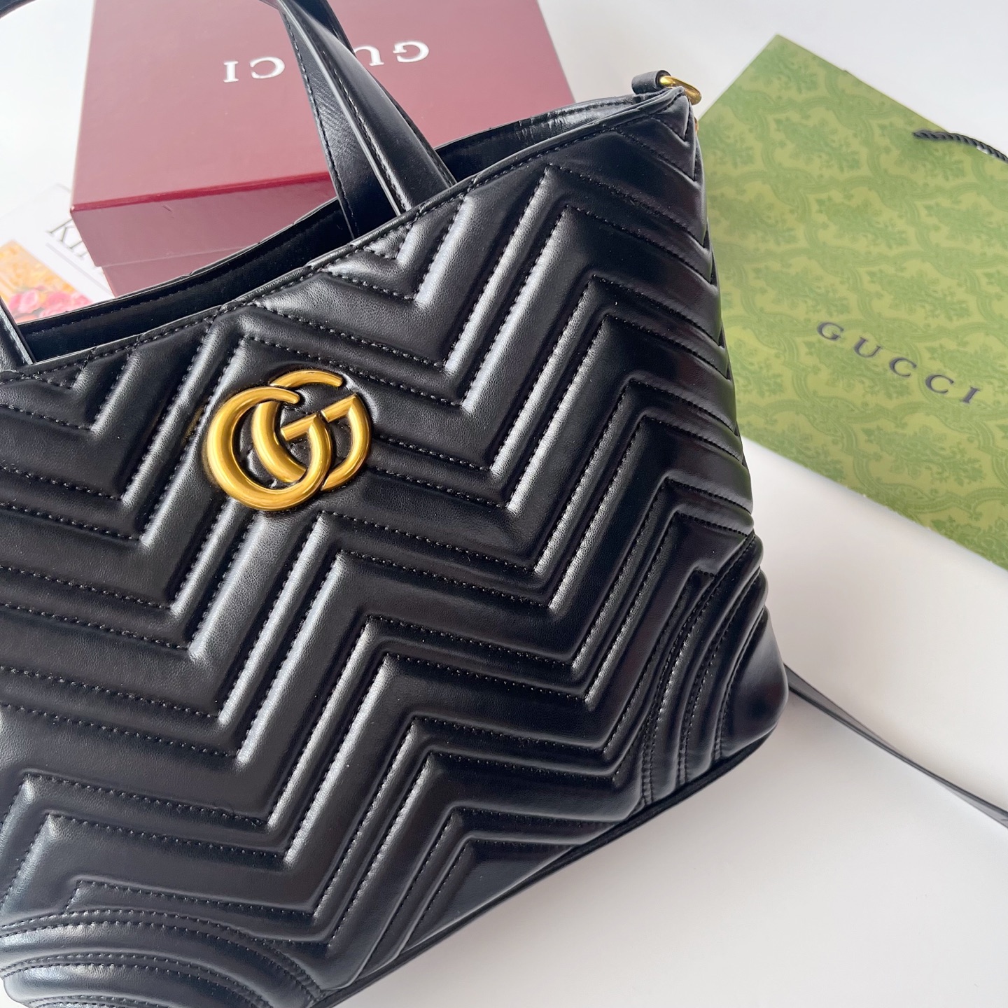 Gucci Marmont小号肩背包 - 柔らかなレザーと優雅なデザイン