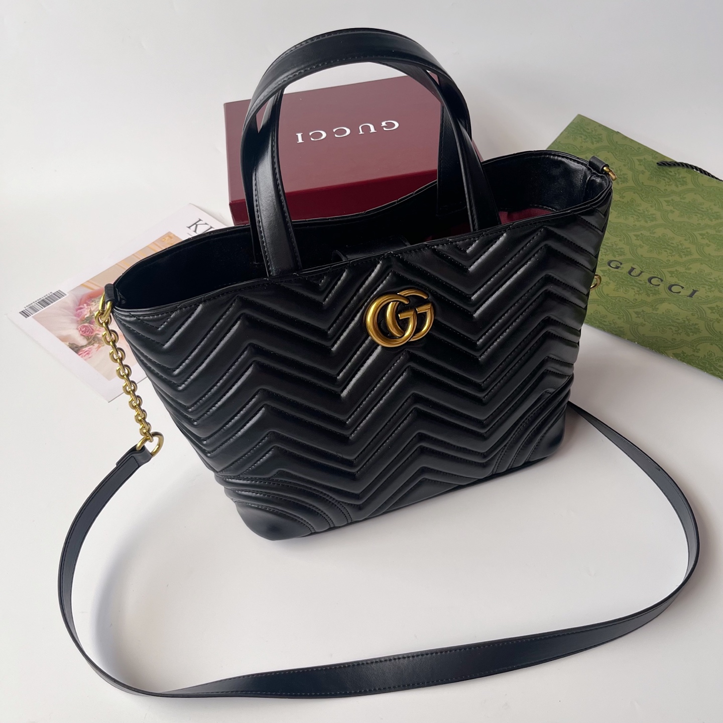 Gucci Marmont小号肩背包 - 柔らかなレザーと優雅なデザイン