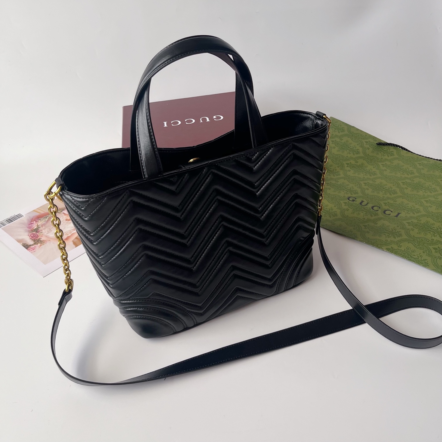 Gucci Marmont小号肩背包 - 柔らかなレザーと優雅なデザイン