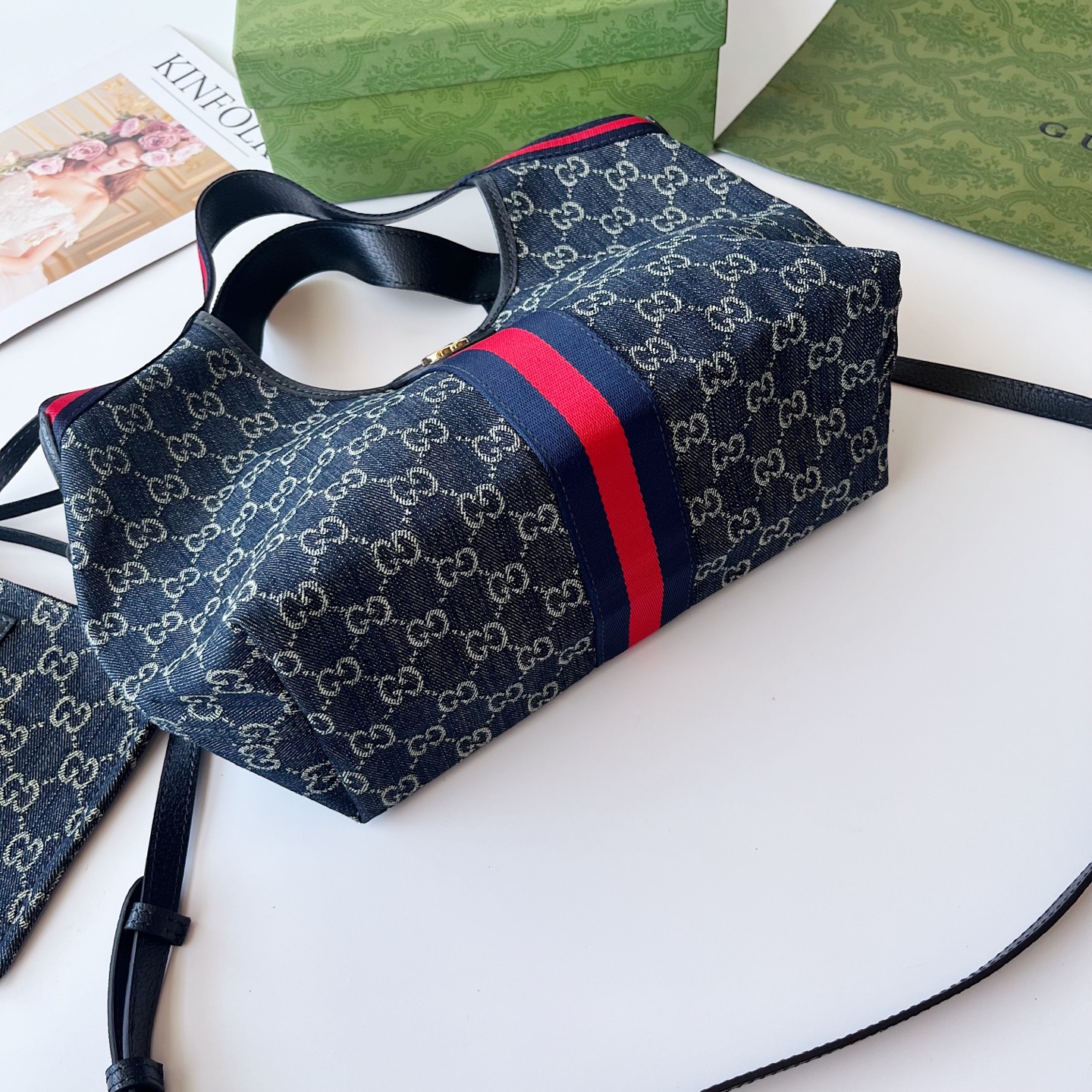 Giglio小号版トートバッグ - イタリアの伝統と革新を感じるデザイン