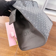 ❤️❤️❤️Hardy小号通勤包全新回归Hardy包取消了旧版一侧的猫头设计,升级变成了我们日常便携的通 ❤️❤️❤️Hardy小号通勤包全新回归Hardy包取消了旧版一侧的猫头设计,升级变成了我们日常便携的通