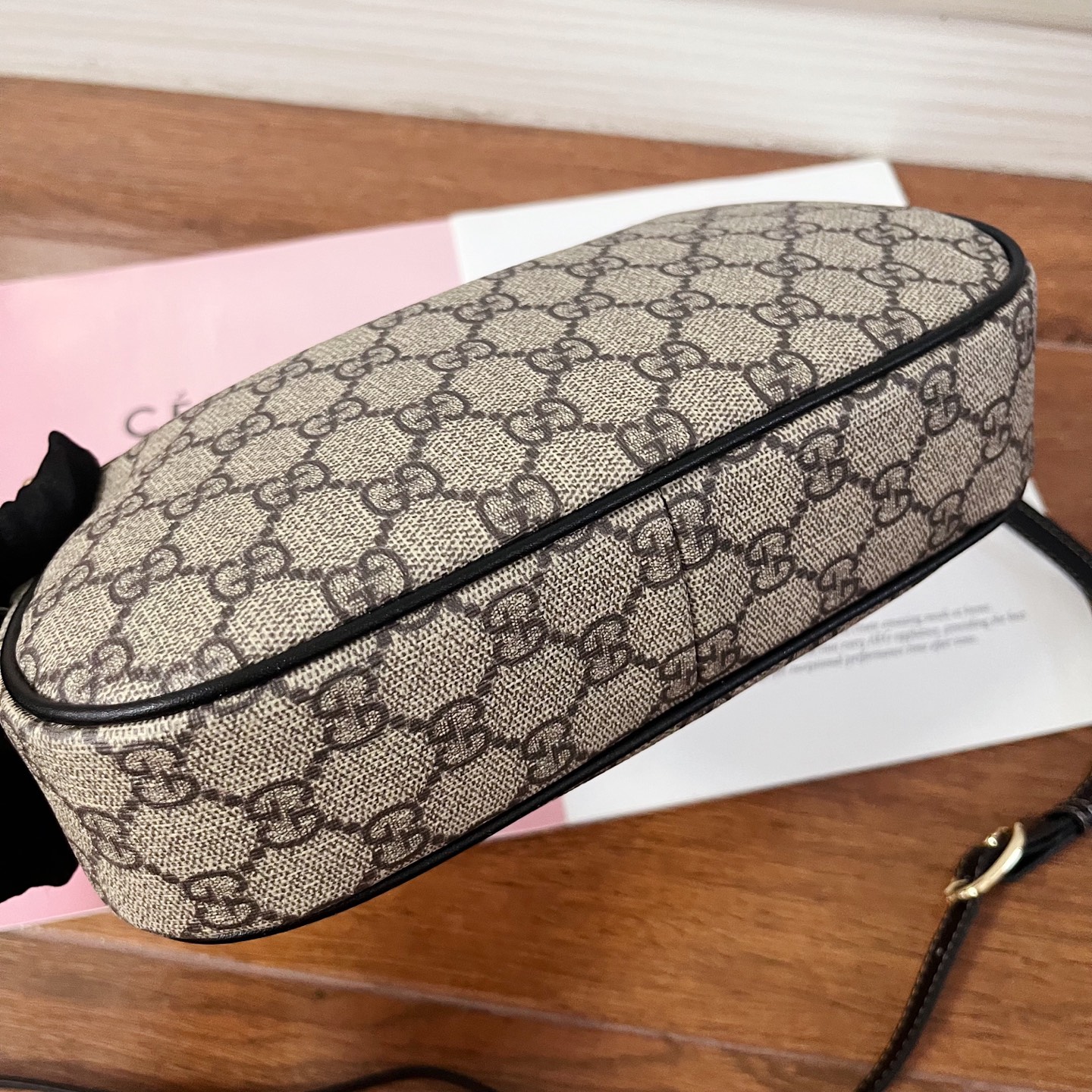 GG Emblemシリーズ ショルダーバッグ - エレガントなデザインと優れた工芸