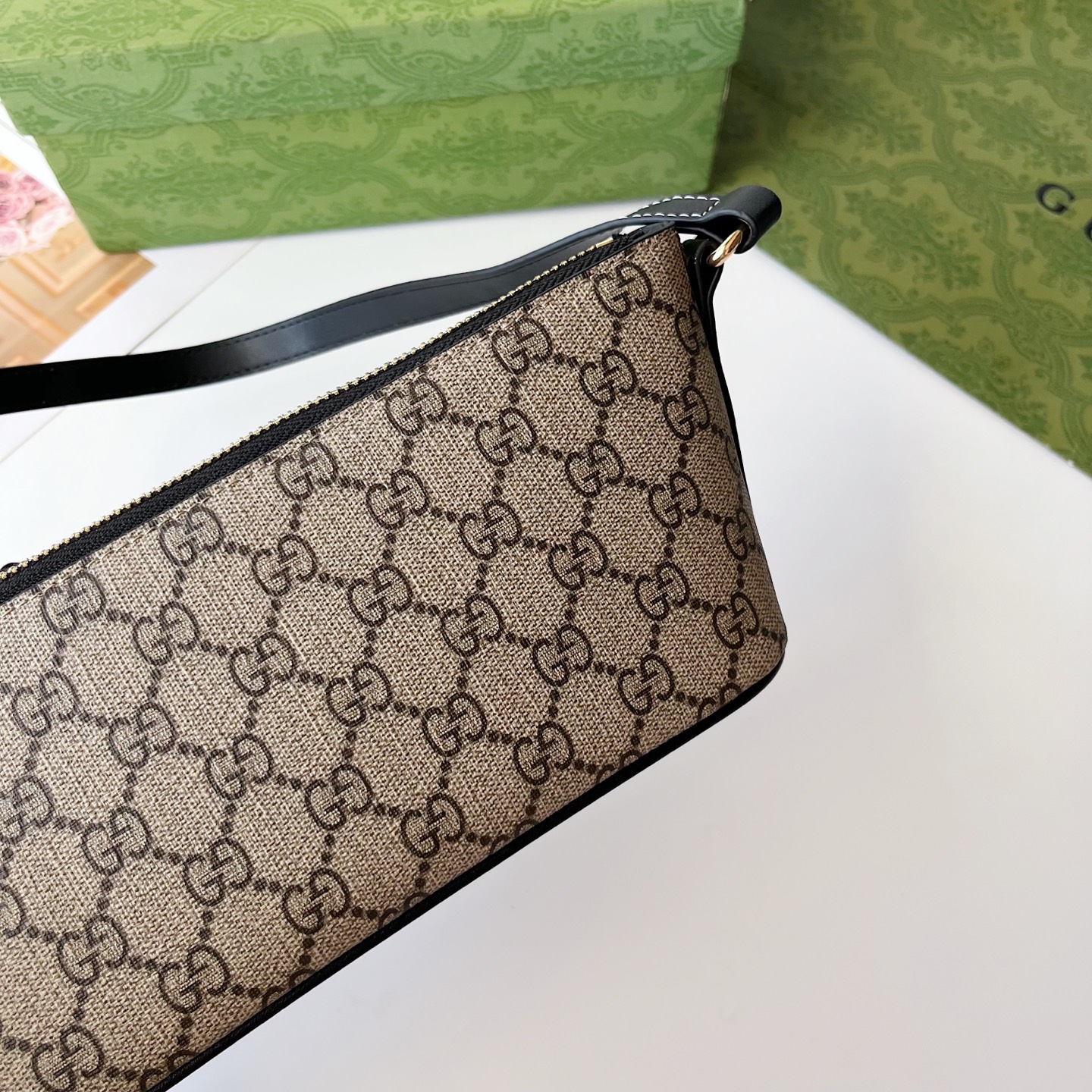 GG Emblemシリーズ P400 ショルダーバッグ 原版皮使用