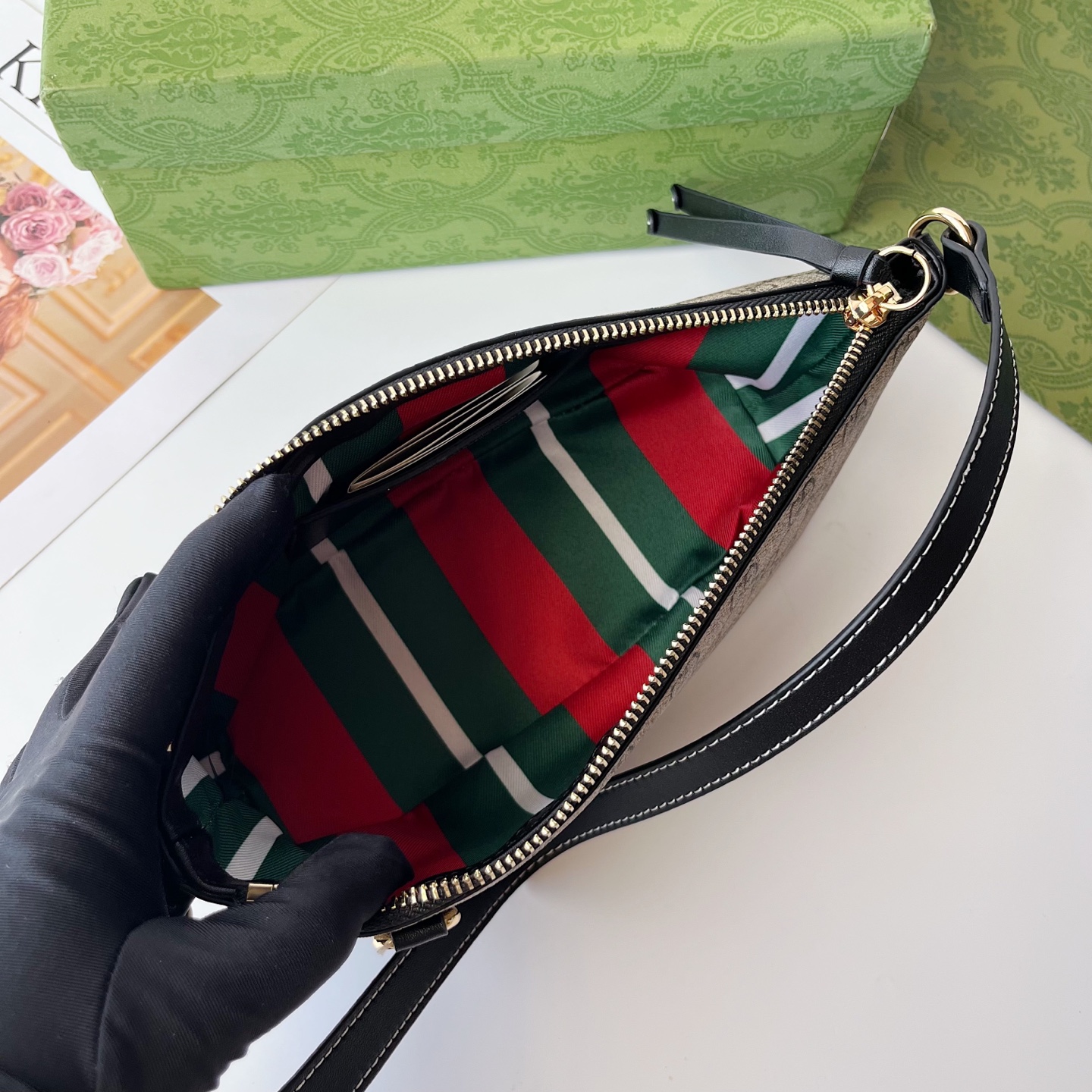 GG Emblemシリーズ P400 ショルダーバッグ 原版皮使用