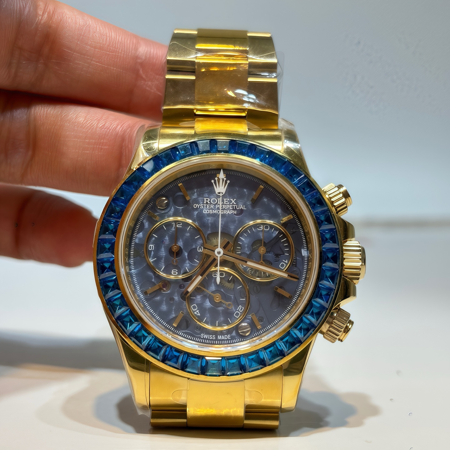 NO:859296,HEH modified customized hidden model!  Dandong 4801/movement!  Daytona launches hidden models every year. These styles will not appear in the product catalog. In theory, hidden model modifications are only for the brand’s super VIPs.  The modified watch not only has a new look in appearance, but also achieves a qualitative leap in performance and function. We use top watchmaking materials, such as luxurious carbon fiber, bright gemstones, etc., to give the watch excellent texture and durability. At the same time, through the optimization and upgrading of the movement, the accuracy and stability of the watch are improved, allowing you to enjoy the fashionable charm while also feeling the ultimate essence of watchmaking craftsmanship. Sapphire silver stone dial  Pigeon blood red ruby dial Pink crystal gemstone (Pink Panther) Colored gemstone rainbow (Phantom) Amber topaz (large yellow croaker) Imperial emerald (skeleton) Glacier sapphire (glacier blue) Imperial emerald (platinum green) The darling of the collection world, it exists like a physical explosion. Distinguished super VIP players, you deserve to have the hidden limited edition!  In this era of rapid development, let us embark on the extraordinary road of watch modification together, reshaping time with ingenuity and infinite creativity, so that every carefully designed and customized hidden model can bloom wonderfully.19860909HEH改装定制隐藏款！丹东4801/机芯！ 迪通拿每年都会推出隐藏款.这些款式,不会出现在产品册上,隐藏款改装理论上只面向品牌的超级vip. 改装后的手表,不仅在外观上焕然一新,更在性能与功能上实现了质的飞跃.我们选用顶级的制表材料,如奢华的碳纤维、璀璨的宝石等,为手表赋予了卓越的质感与耐久性.同时,通过对机芯的优化升级,提升了手表的精准度与稳定性,让您在享受时尚魅力的同时,也能感受到制表工艺的极致精髓. 蓝宝石银耀石表盘 鸽血红红宝石 表盘 粉水晶宝石（粉红豹） 彩色宝石彩虹（幻影） 琥珀黄宝石（大黄鱼） 帝王绿宝石（镂空） 冰川蓝宝石（冰川兰） 帝王绿宝石（白金绿） 收藏界宠儿 实物炸裂般的存在. 尊贵的超级VIP玩家,隐藏限量款您值得拥有！ 在这个飞速发展的时代,让我们一同踏上手表改装的超凡之路,用匠心精神与无限创意重塑时光,让每一款精心设计定制隐藏款都能精彩绽放.,,Watch
