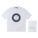-(One from the first. -5) Louis Vuitto*2025 latest short-sleeved T-shirt material: use high version 300g double gauze combed cotton size: s m l xl color: black and white color: black and white: black and white 1 -(One from the first. -5) Louis Vuitto*2025 latest short-sleeved T-shirt material: use high version 300g double gauze combed cotton size: s m l xl color: black and white color: black and white: black and white
