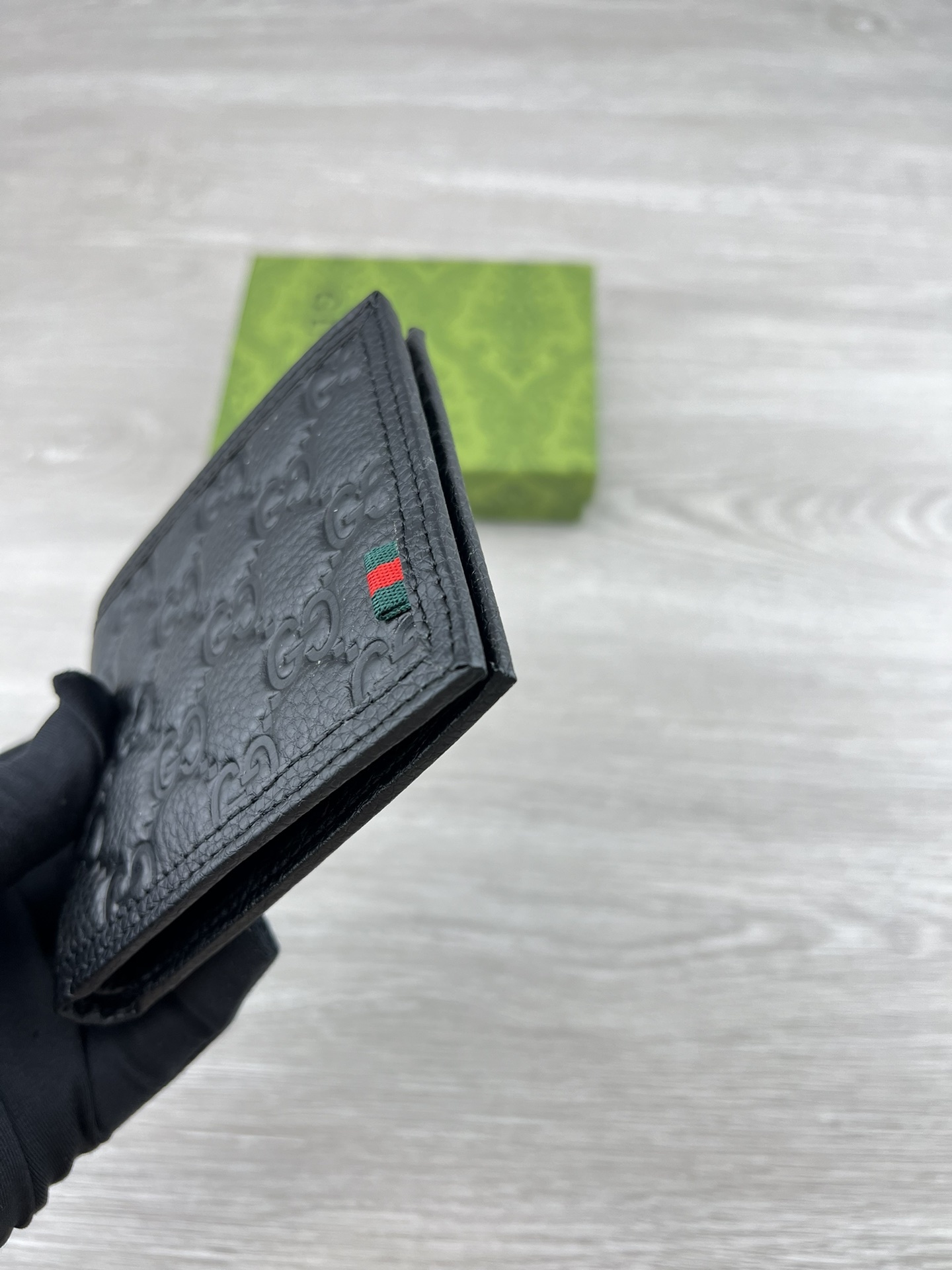 【产品名称 】:GUCCI(原版皮)【产品型号 】:【产品品质 】:原版皮【产品材质 】:进口牛皮【产品