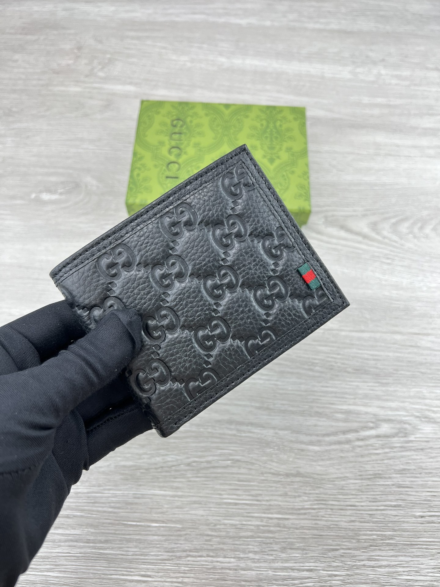 【产品名称 】:GUCCI(原版皮)【产品型号 】:【产品品质 】:原版皮【产品材质 】:进口牛皮【产品