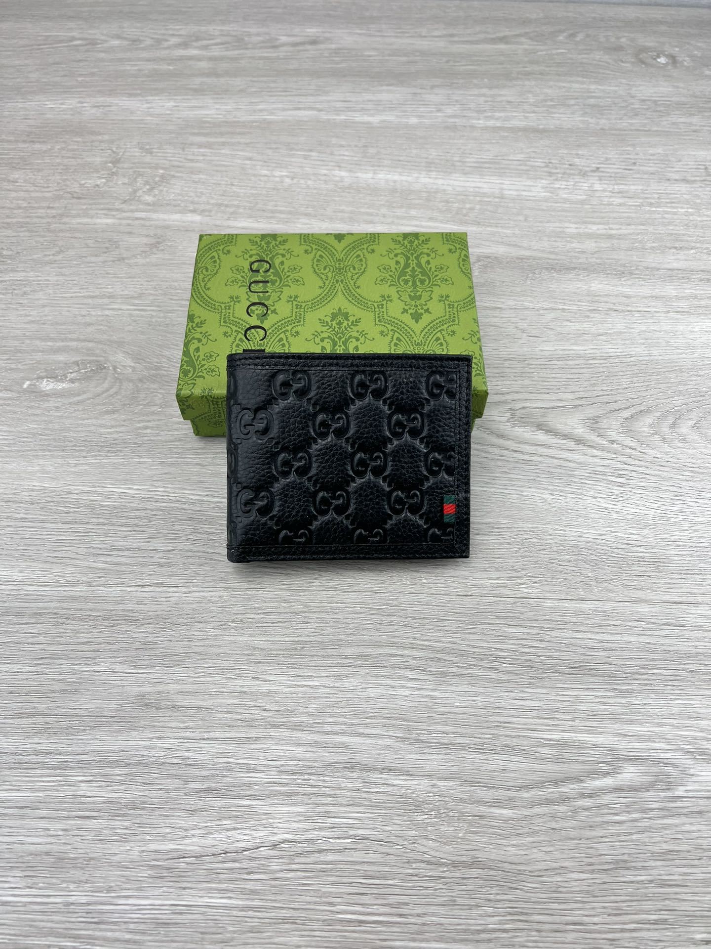 【产品名称 】:GUCCI(原版皮)【产品型号 】:【产品品质 】:原版皮【产品材质 】:进口牛皮【产品