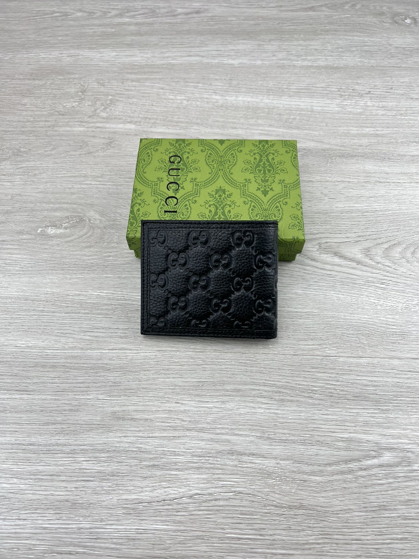 【产品名称 】:GUCCI(原版皮)【产品型号 】:【产品品质 】:原版皮【产品材质 】:进口牛皮【产品