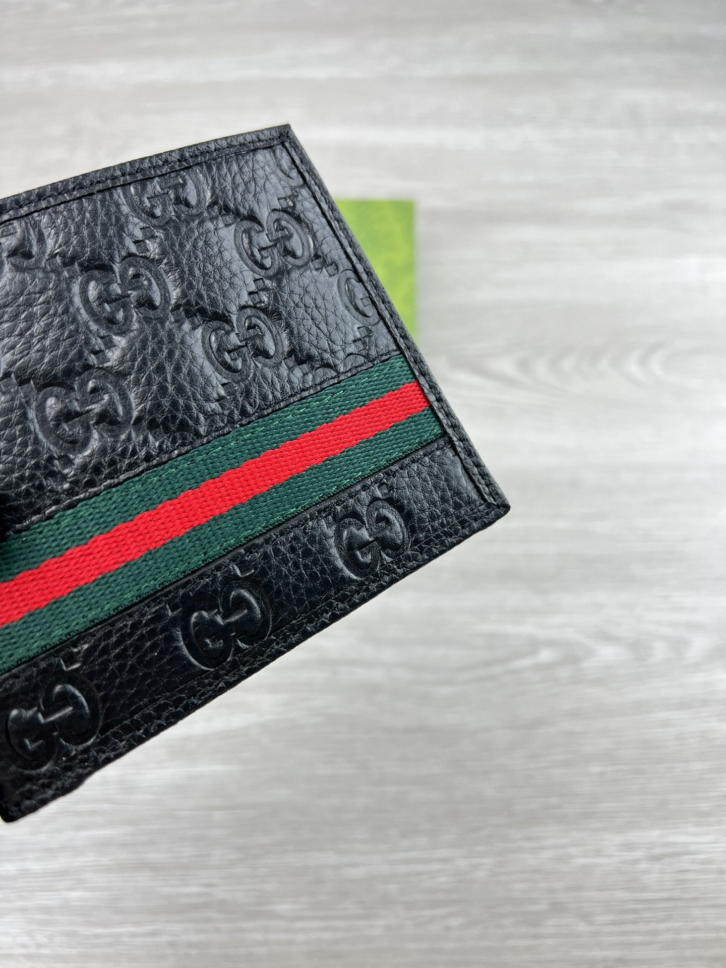 【产品名称 】:GUCCI(原版皮)【产品型号 】:6815皮【产品品质 】:原版皮【产品材质 】:进口