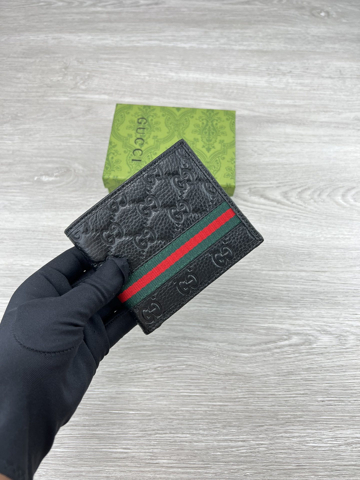 【产品名称 】:GUCCI(原版皮)【产品型号 】:6815皮【产品品质 】:原版皮【产品材质 】:进口