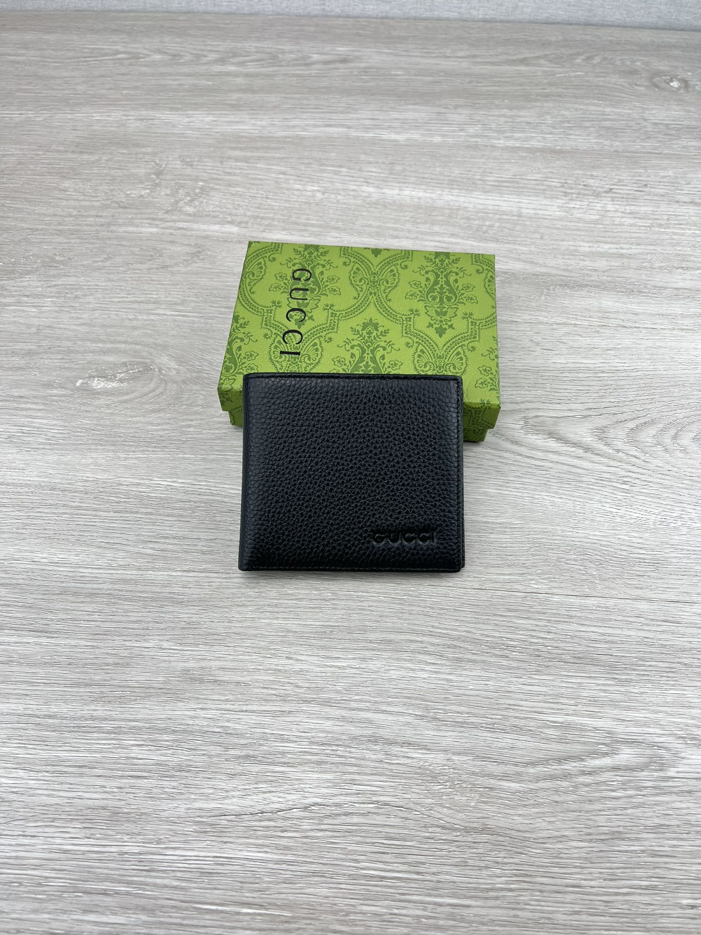 【产品名称 】:GUCCI(原版皮)【产品型号 】:【产品品质 】:原版皮【产品材质 】:进口牛皮【产品