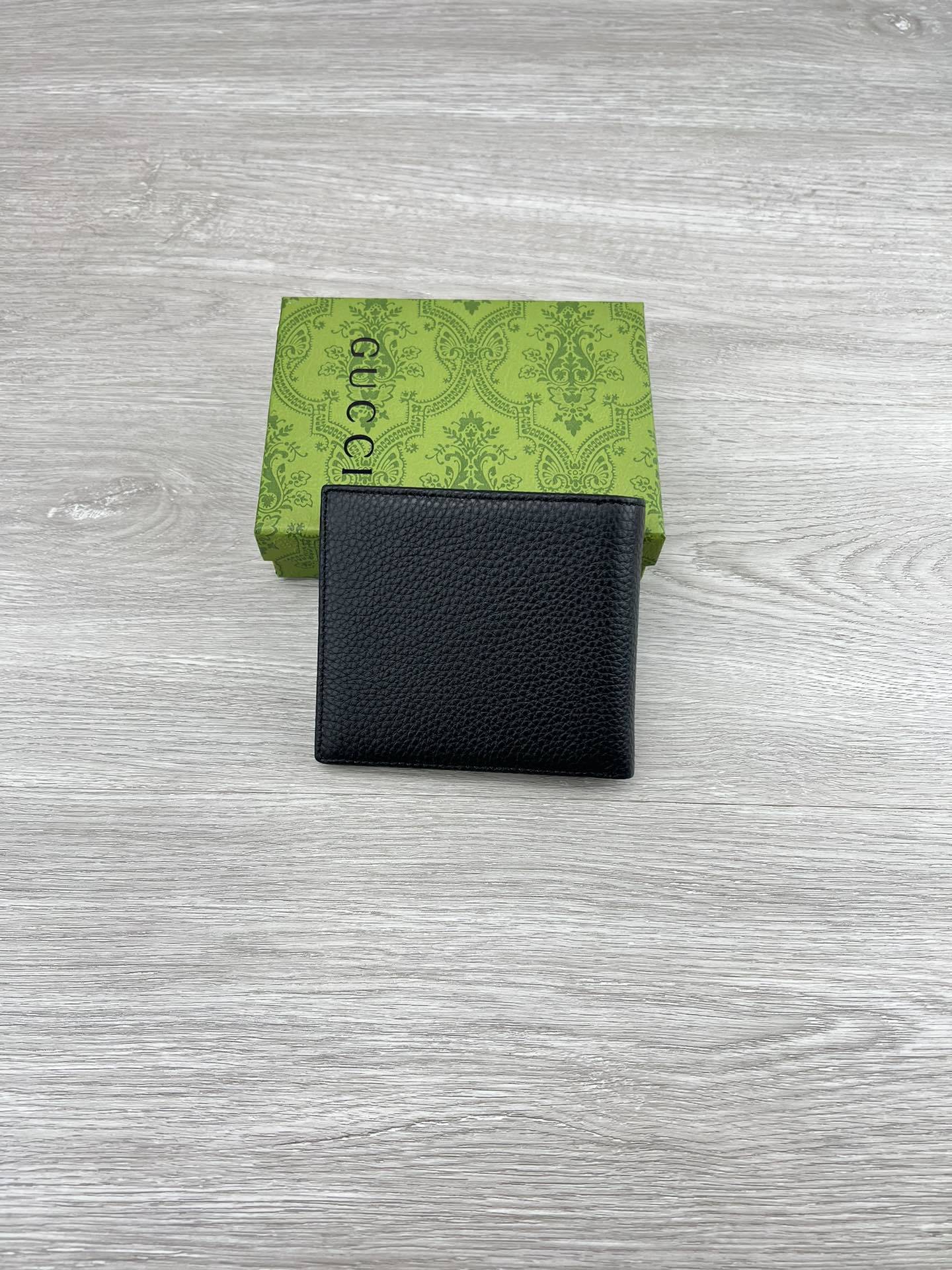 【产品名称 】:GUCCI(原版皮)【产品型号 】:【产品品质 】:原版皮【产品材质 】:进口牛皮【产品