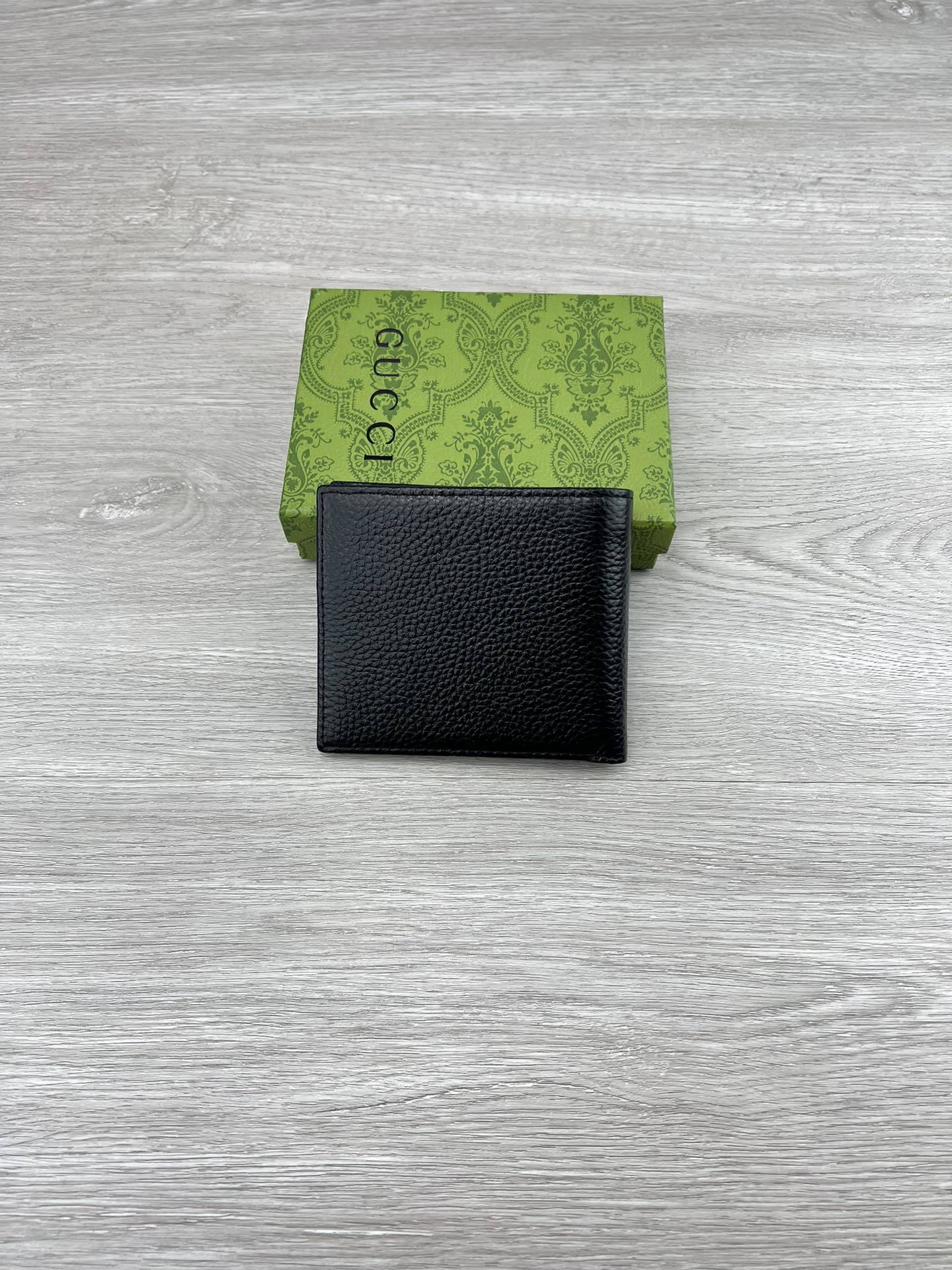【产品名称 】:GUCCI(原版皮)【产品型号 】:6812【产品品质 】:原版皮【产品材质 】:进口牛