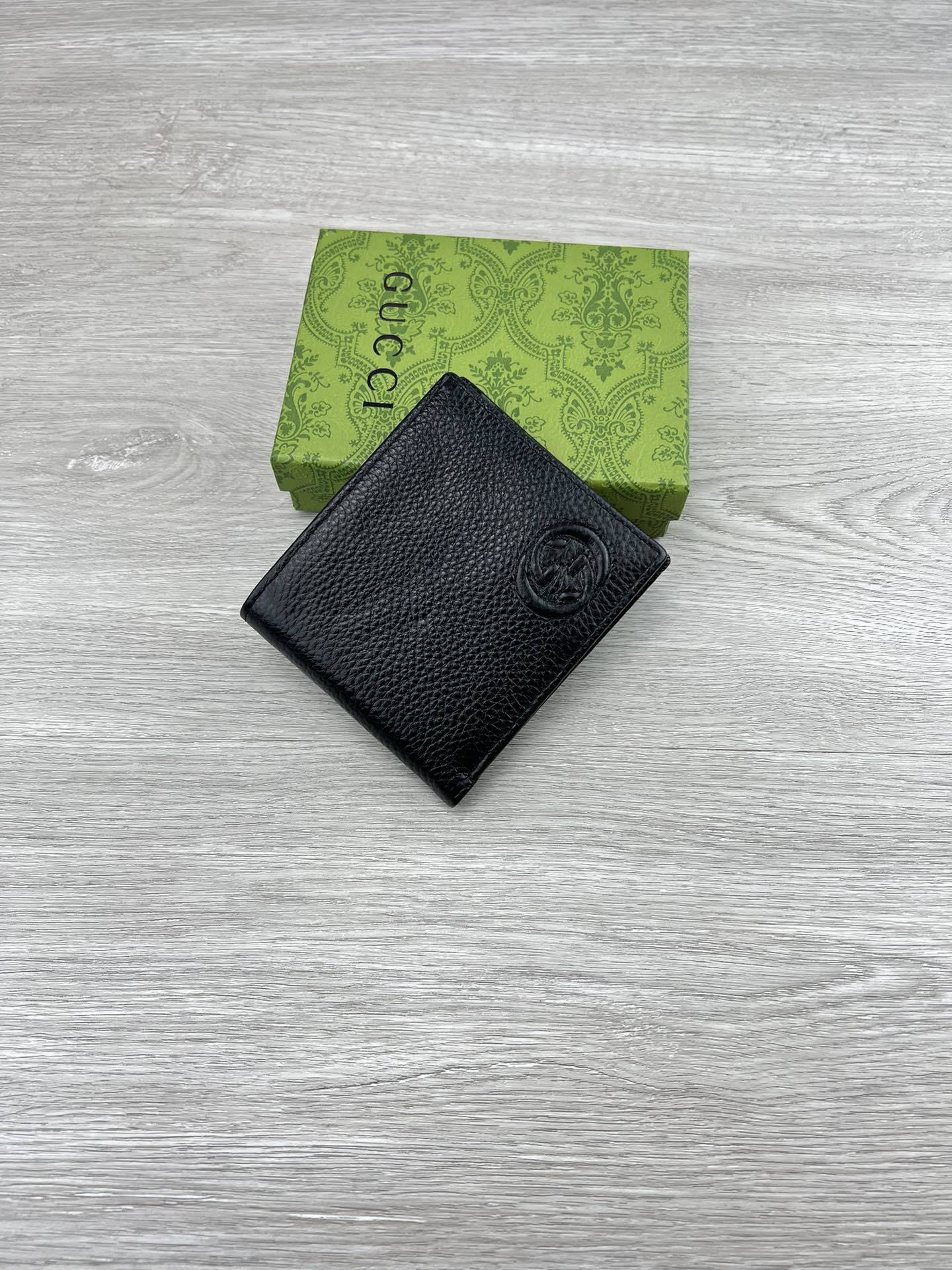 【产品名称 】:GUCCI(原版皮)【产品型号 】:6812【产品品质 】:原版皮【产品材质 】:进口牛