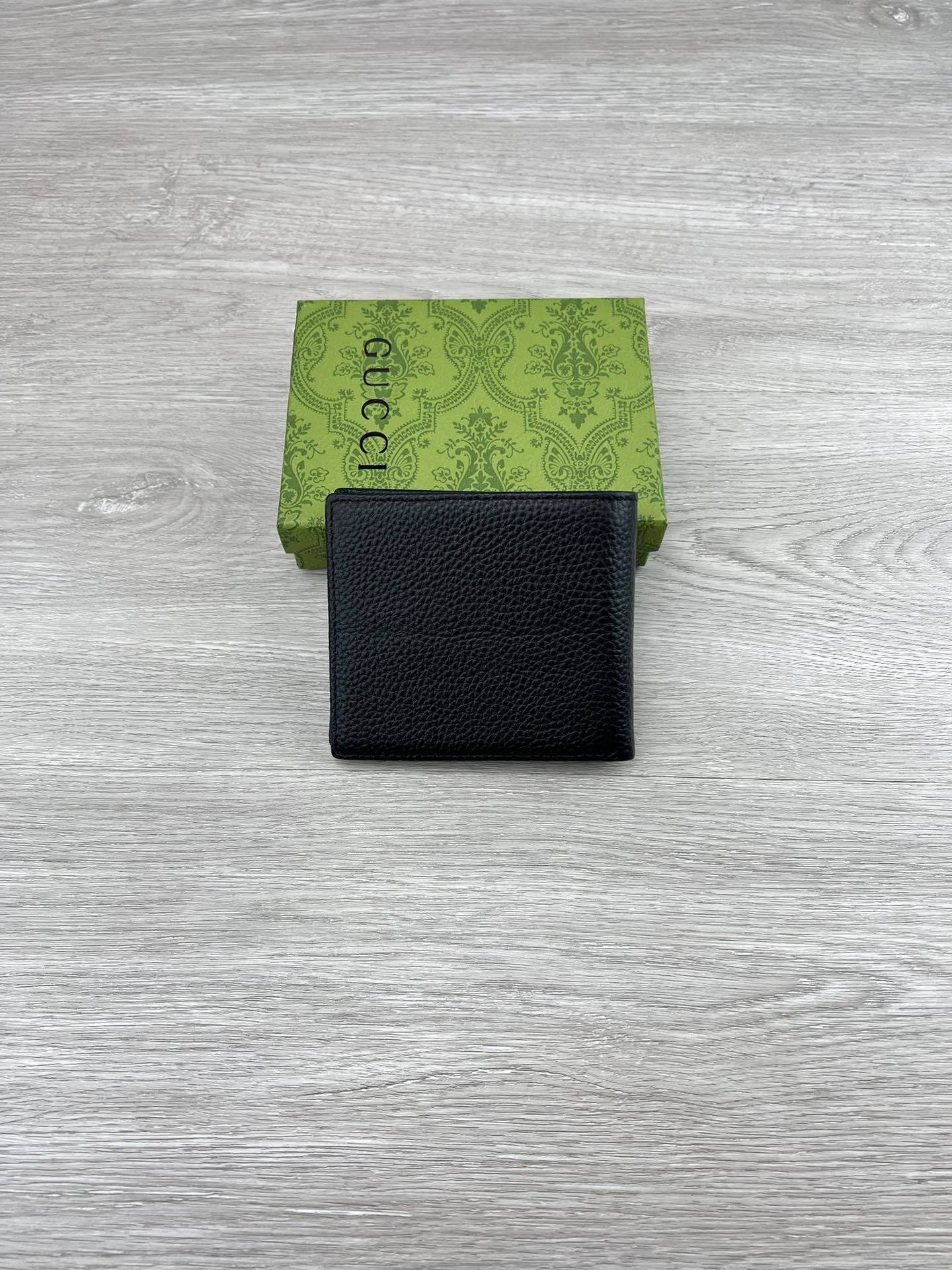 【产品名称 】:GUCCI(原版皮)【产品型号 】:6813【产品品质 】:原版皮【产品材质 】:进口牛