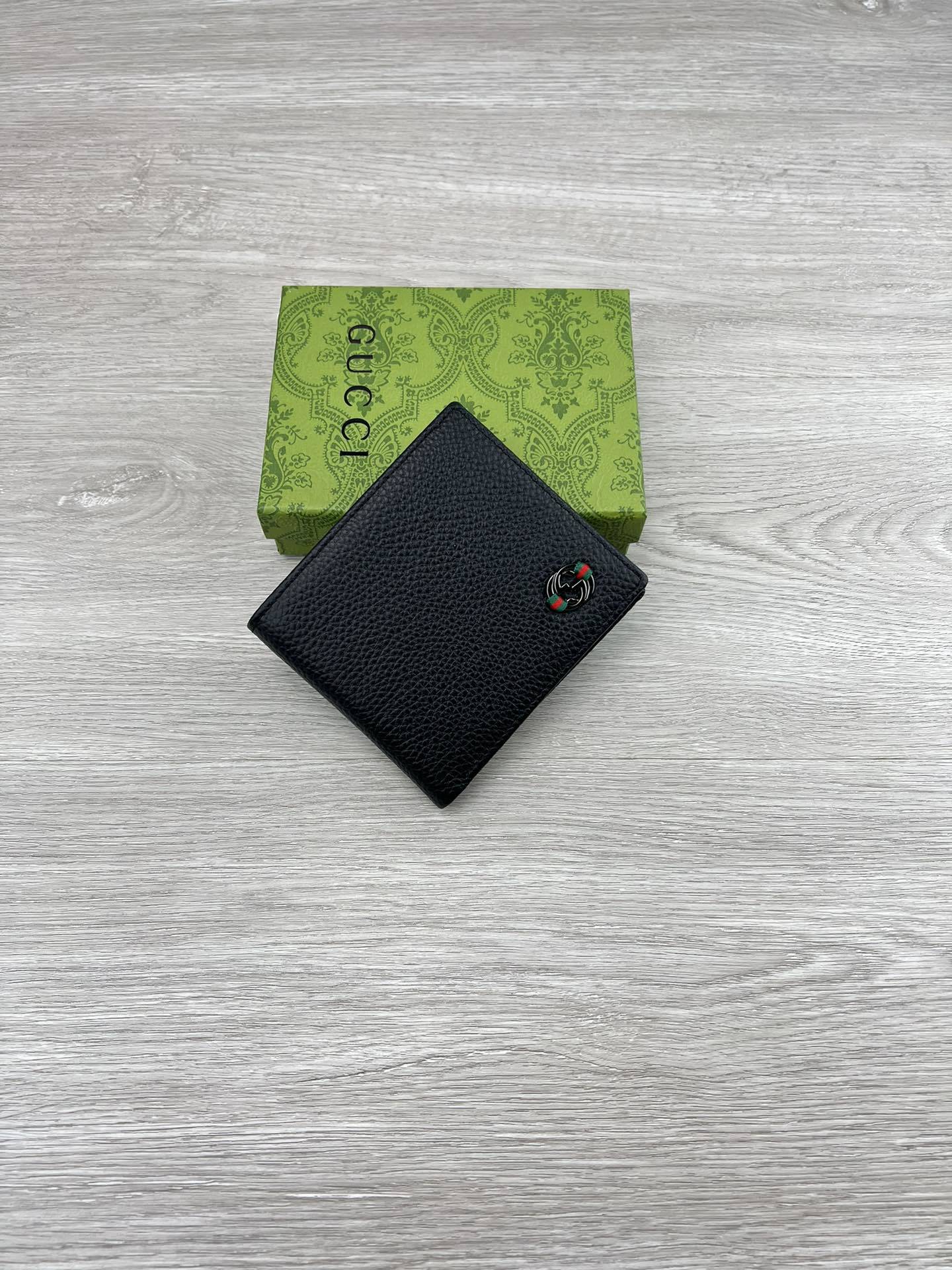【产品名称 】:GUCCI(原版皮)【产品型号 】:6813【产品品质 】:原版皮【产品材质 】:进口牛