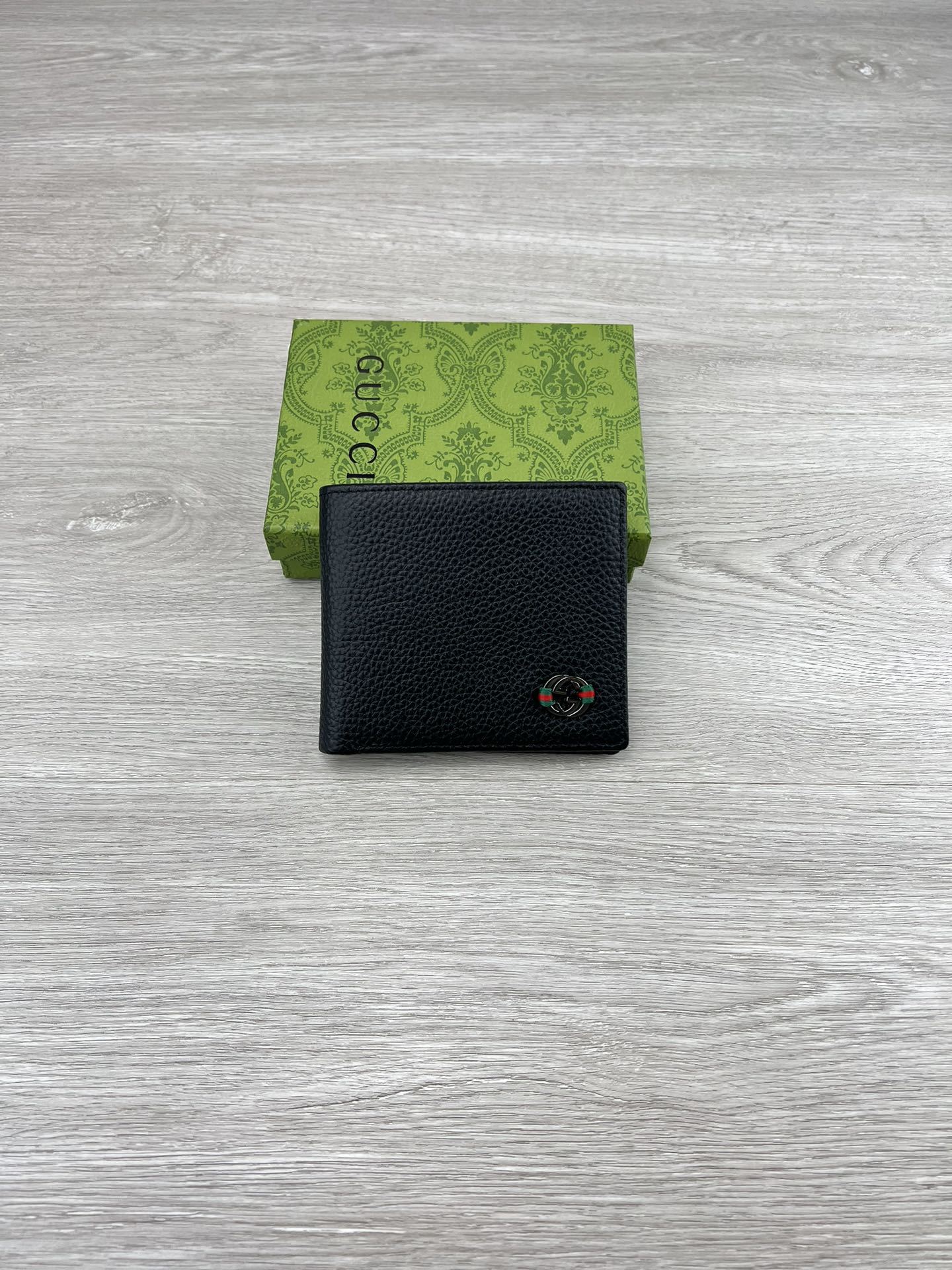 【产品名称 】:GUCCI(原版皮)【产品型号 】:6813【产品品质 】:原版皮【产品材质 】:进口牛