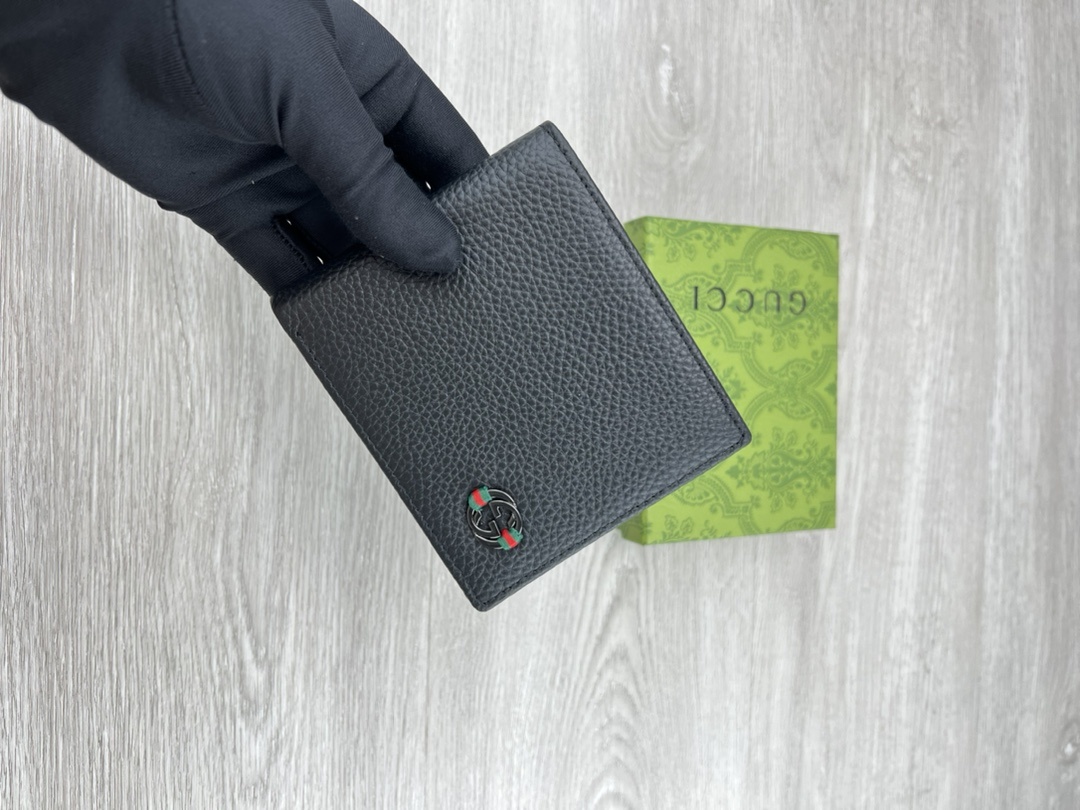 【产品名称 】:GUCCI(原版皮)【产品型号 】:6813【产品品质 】:原版皮【产品材质 】:进口牛