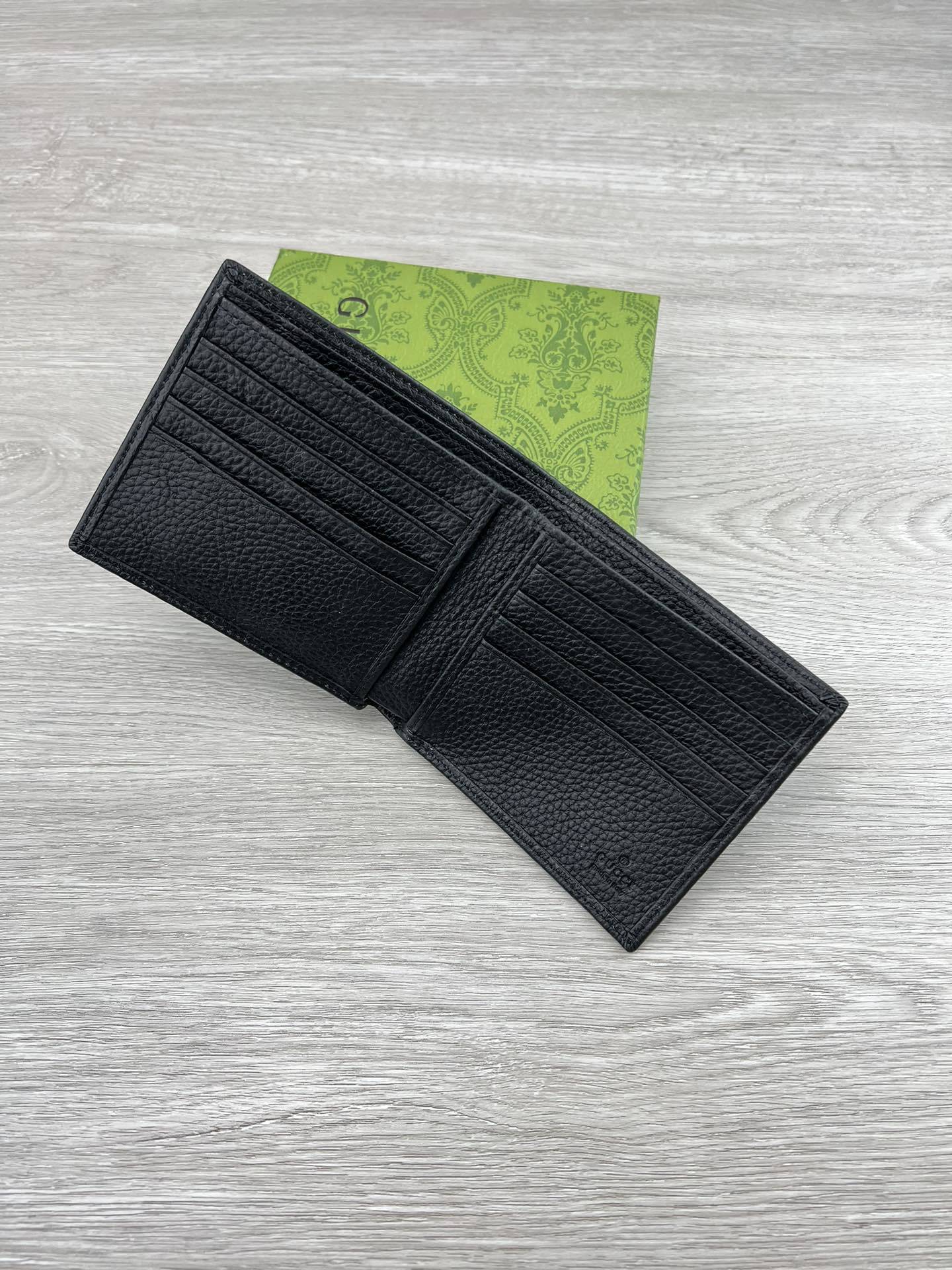 【产品名称 】:GUCCI(原版皮)【产品型号 】:6813【产品品质 】:原版皮【产品材质 】:进口牛